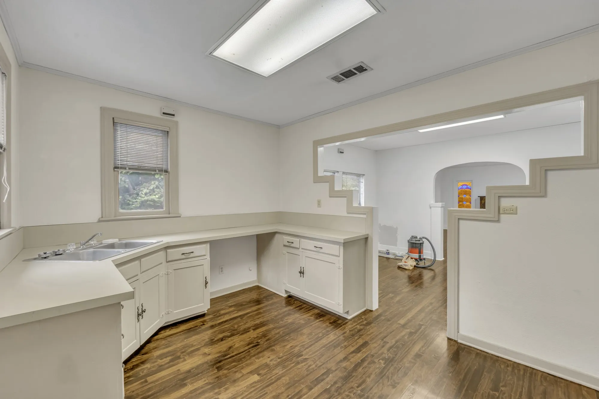 Office For Sale in Tarrant County , 1311/1313 W Abram Street, Arlington, Texas 76013, 0, 0, Garage spaces, 4,098 Sqft, built in 1938, Preowned, mls#21225542, Real Estate Agent in Arlington, Homes For Sale in Tarrant county, Homes For Sale in Arlington, Realtor in Arlington Texas, Real Estate Brokerage Independent Realty Texas, Luminita Cordes Realtor