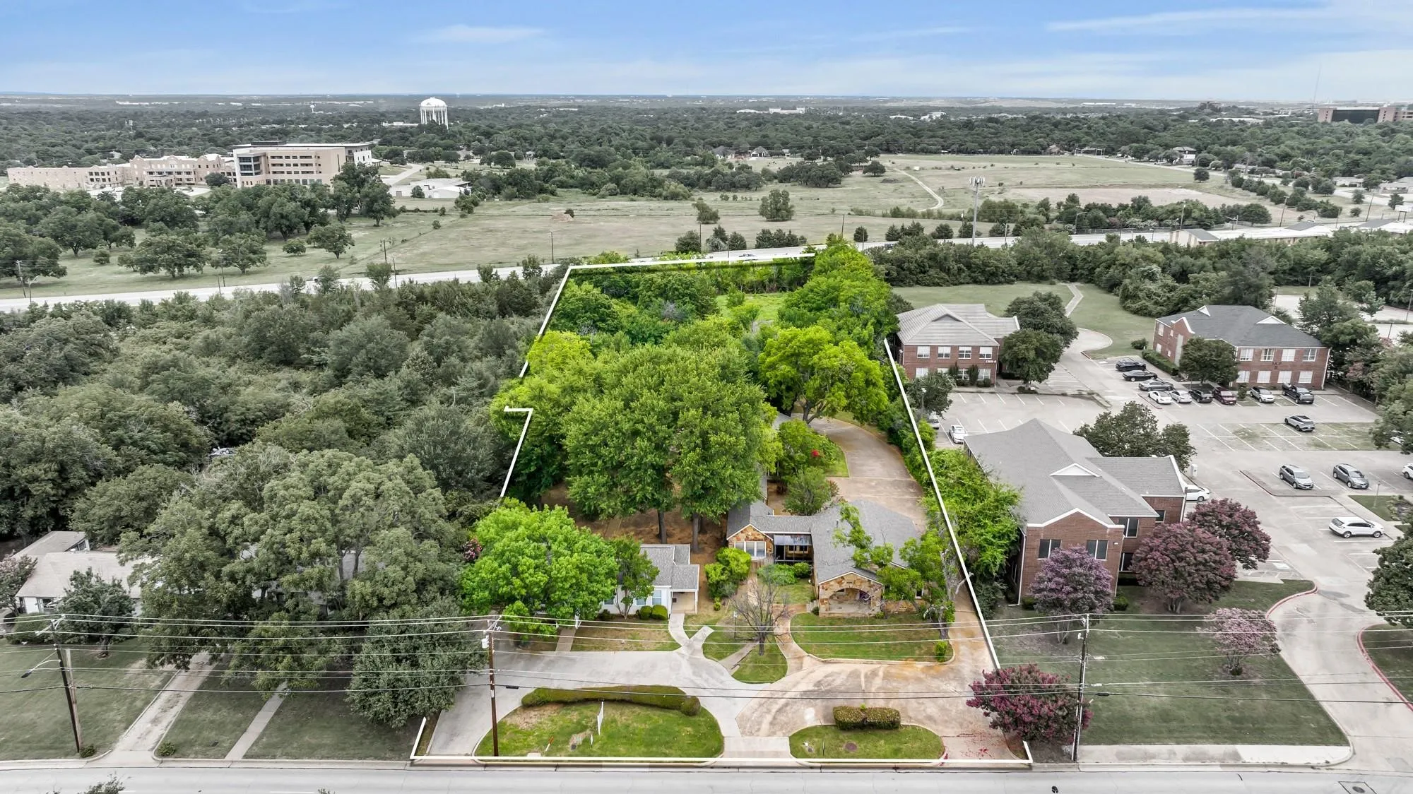 Office For Sale in Tarrant County , 1311/1313 W Abram Street, Arlington, Texas 76013, 0, 0, Garage spaces, 4,098 Sqft, built in 1938, Preowned, mls#21225542, Real Estate Agent in Arlington, Homes For Sale in Tarrant county, Homes For Sale in Arlington, Realtor in Arlington Texas, Real Estate Brokerage Independent Realty Texas, Luminita Cordes Realtor