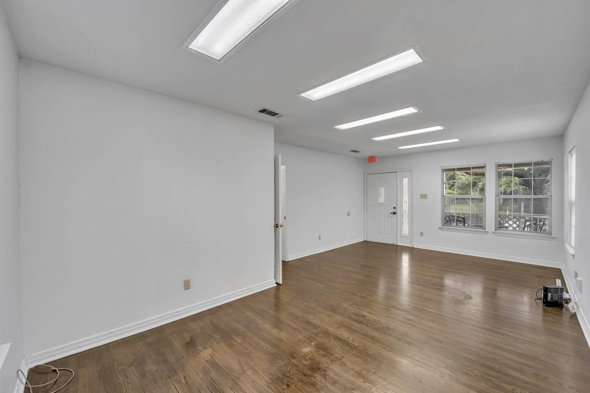 Office For Sale in Tarrant County , 1311/1313 W Abram Street, Arlington, Texas 76013, 0, 0, Garage spaces, 4,098 Sqft, built in 1938, Preowned, mls#21225542, Real Estate Agent in Arlington, Homes For Sale in Tarrant county, Homes For Sale in Arlington, Realtor in Arlington Texas, Real Estate Brokerage Independent Realty Texas, Luminita Cordes Realtor