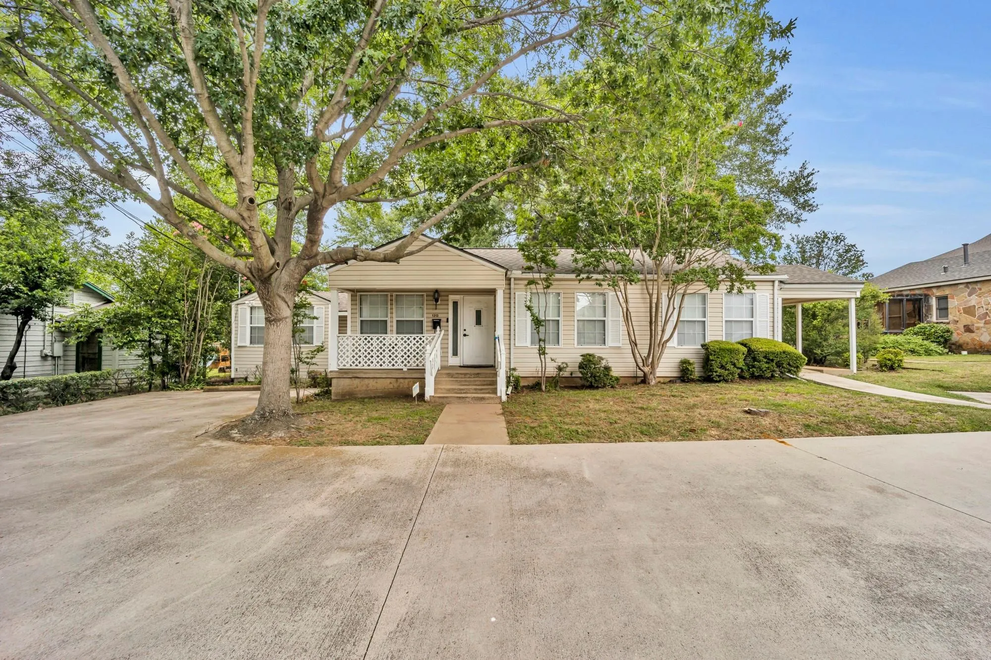 Office For Sale in Tarrant County , 1311/1313 W Abram Street, Arlington, Texas 76013, 0, 0, Garage spaces, 4,098 Sqft, built in 1938, Preowned, mls#21225542, Real Estate Agent in Arlington, Homes For Sale in Tarrant county, Homes For Sale in Arlington, Realtor in Arlington Texas, Real Estate Brokerage Independent Realty Texas, Luminita Cordes Realtor