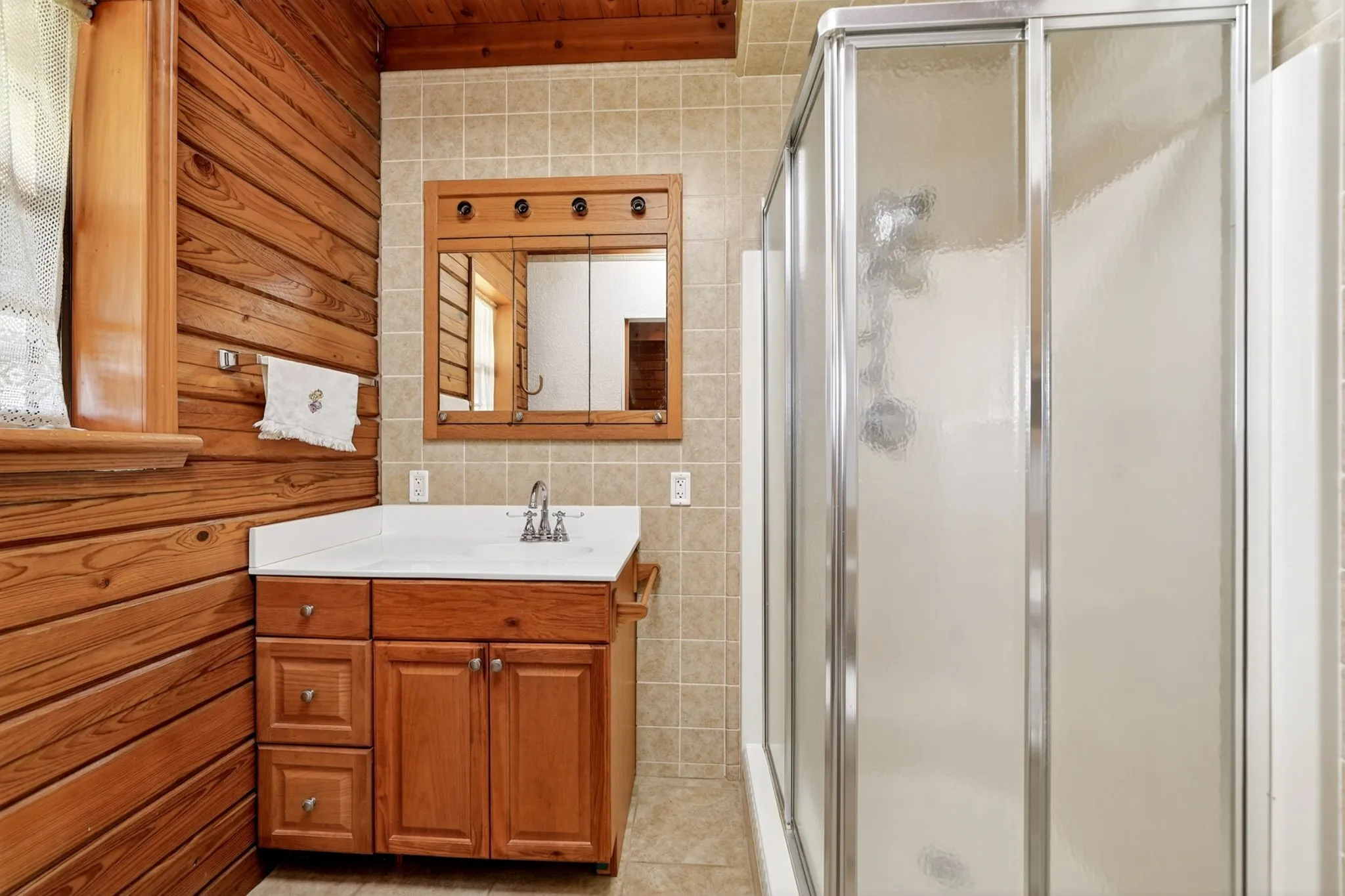 Single Family Residence For Sale in Hunt County , 858 County Road 1006, Celeste, Texas 75423, 3 Bedroom, 2 Bathroom, Garage spaces, 3,460 Sqft, built in 1995, mls#21237557, Real Estate Agent in Celeste, Homes For Sale in Hunt county, Homes For Sale in Celeste, Realtor in Celeste Texas, Real Estate Brokerage Independent Realty Texas, Luminita Cordes Realtor