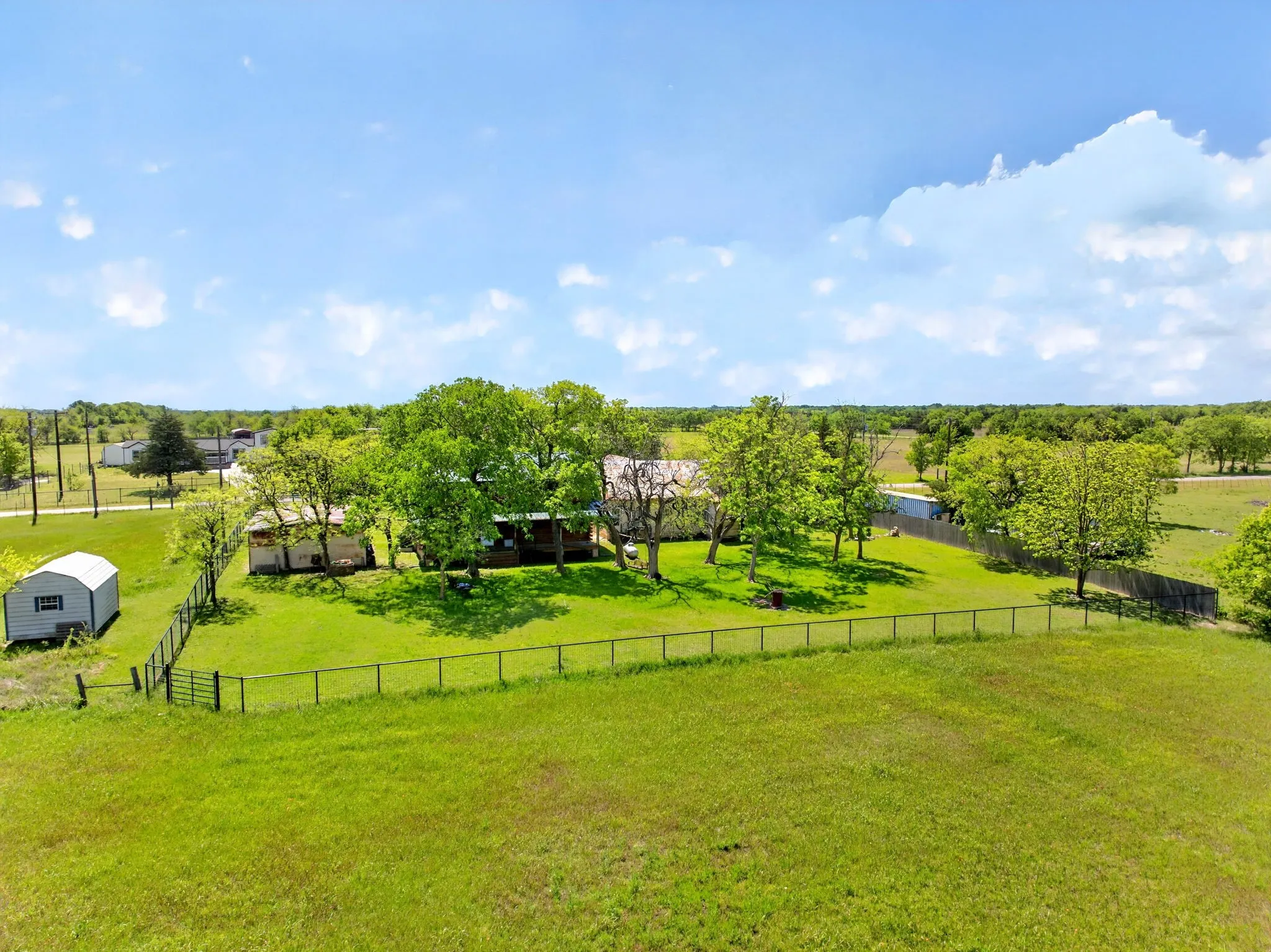 Single Family Residence For Sale in Hunt County , 858 County Road 1006, Celeste, Texas 75423, 3 Bedroom, 2 Bathroom, Garage spaces, 3,460 Sqft, built in 1995, mls#21237557, Real Estate Agent in Celeste, Homes For Sale in Hunt county, Homes For Sale in Celeste, Realtor in Celeste Texas, Real Estate Brokerage Independent Realty Texas, Luminita Cordes Realtor