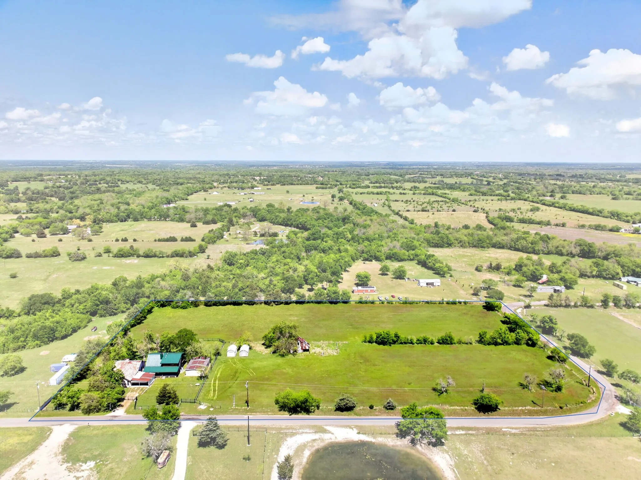 Single Family Residence For Sale in Hunt County , 858 County Road 1006, Celeste, Texas 75423, 3 Bedroom, 2 Bathroom, Garage spaces, 3,460 Sqft, built in 1995, mls#21237557, Real Estate Agent in Celeste, Homes For Sale in Hunt county, Homes For Sale in Celeste, Realtor in Celeste Texas, Real Estate Brokerage Independent Realty Texas, Luminita Cordes Realtor