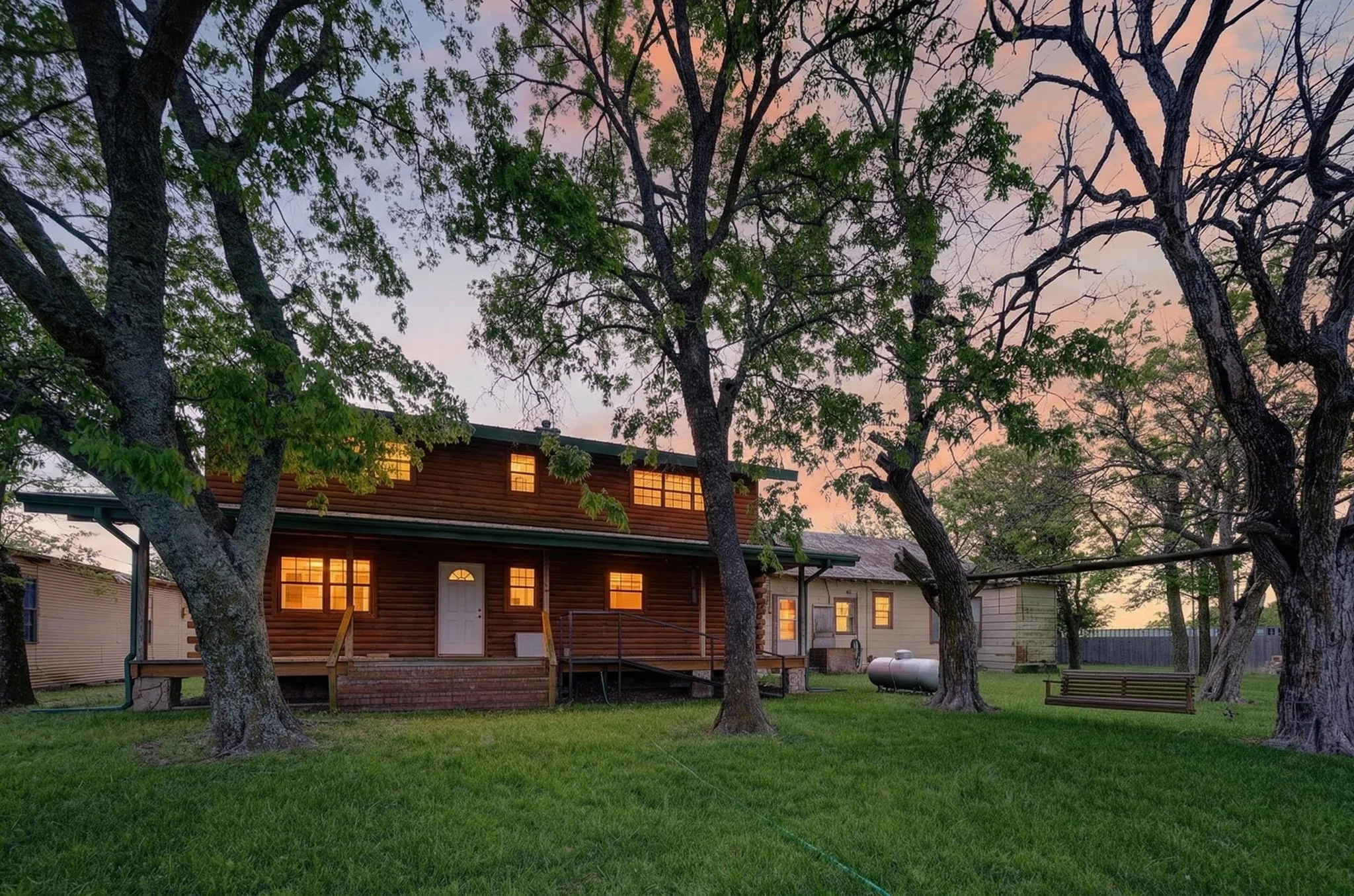 Single Family Residence For Sale in Hunt County , 858 County Road 1006, Celeste, Texas 75423, 3 Bedroom, 2 Bathroom, Garage spaces, 3,460 Sqft, built in 1995, mls#21237557, Real Estate Agent in Celeste, Homes For Sale in Hunt county, Homes For Sale in Celeste, Realtor in Celeste Texas, Real Estate Brokerage Independent Realty Texas, Luminita Cordes Realtor