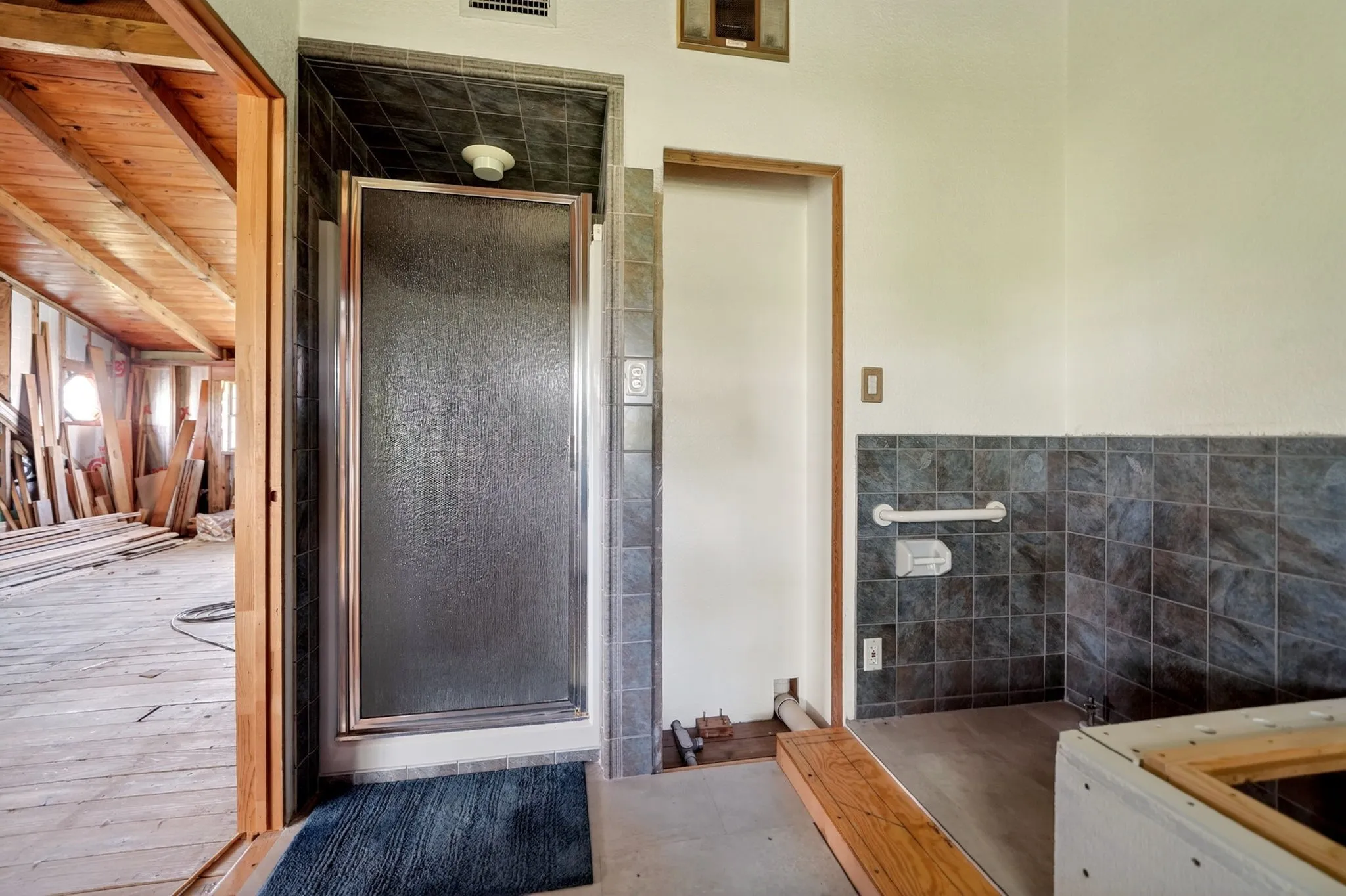 Single Family Residence For Sale in Hunt County , 858 County Road 1006, Celeste, Texas 75423, 3 Bedroom, 2 Bathroom, Garage spaces, 3,460 Sqft, built in 1995, mls#21237557, Real Estate Agent in Celeste, Homes For Sale in Hunt county, Homes For Sale in Celeste, Realtor in Celeste Texas, Real Estate Brokerage Independent Realty Texas, Luminita Cordes Realtor
