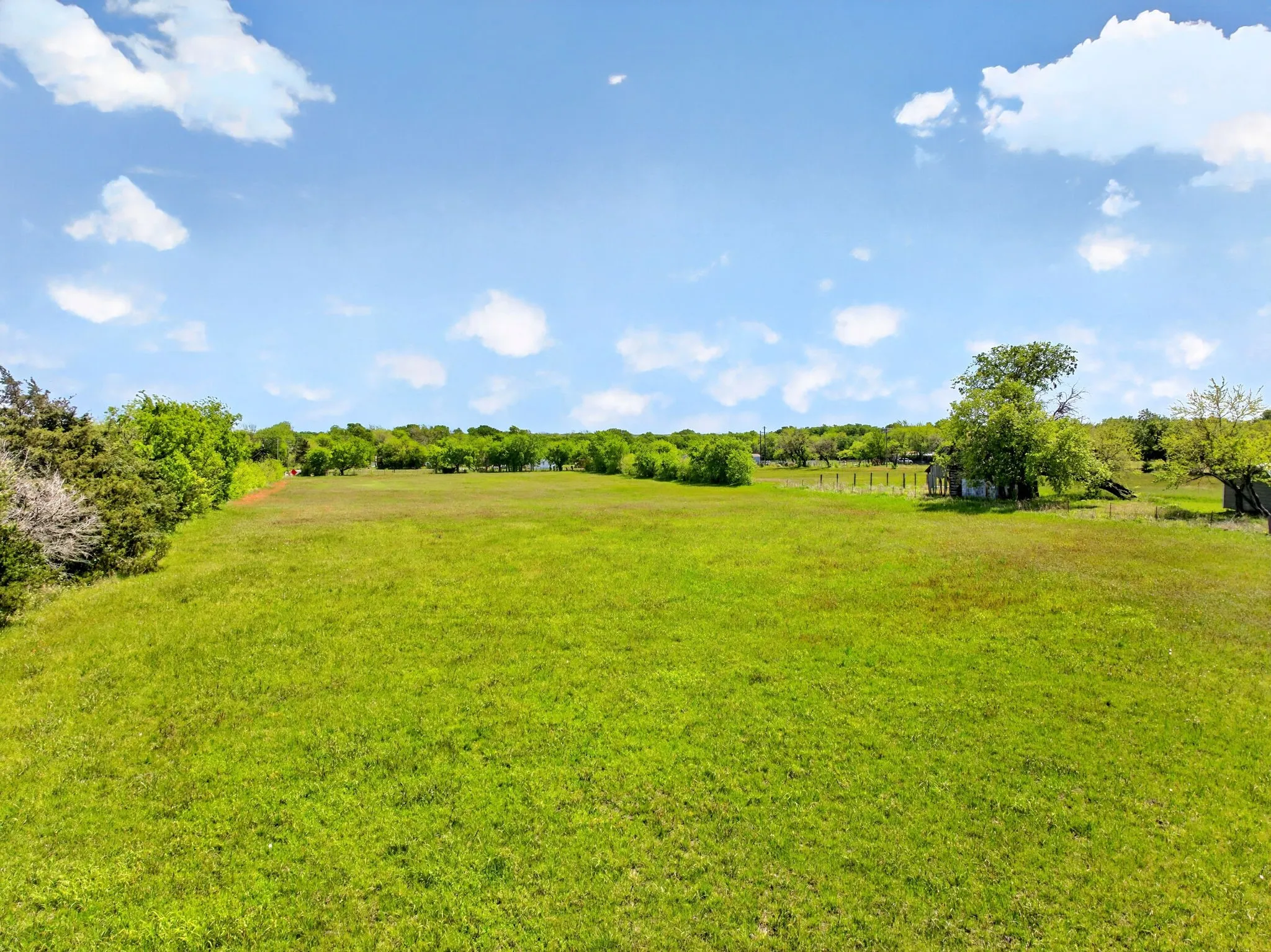 Single Family Residence For Sale in Hunt County , 858 County Road 1006, Celeste, Texas 75423, 3 Bedroom, 2 Bathroom, Garage spaces, 3,460 Sqft, built in 1995, mls#21237557, Real Estate Agent in Celeste, Homes For Sale in Hunt county, Homes For Sale in Celeste, Realtor in Celeste Texas, Real Estate Brokerage Independent Realty Texas, Luminita Cordes Realtor