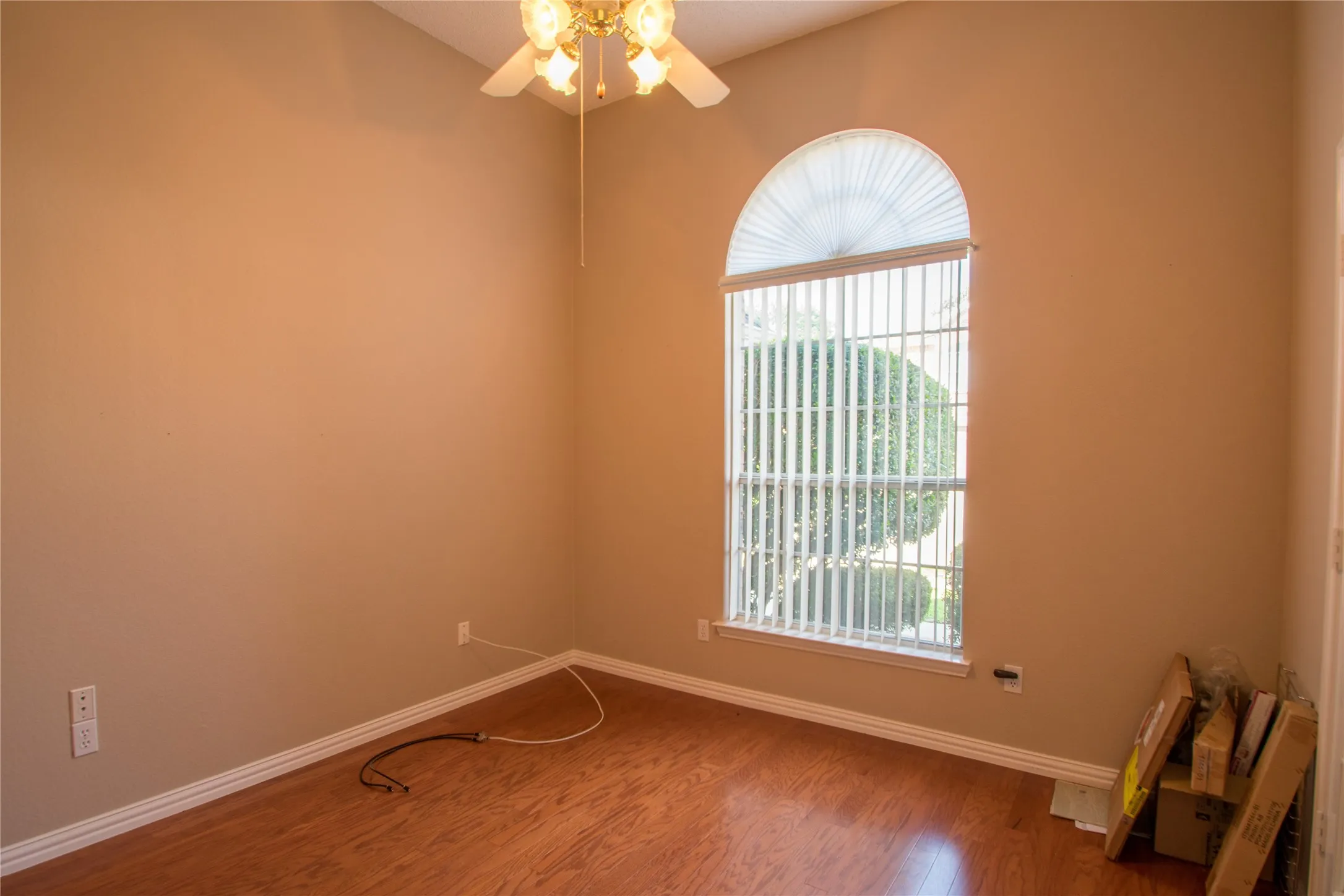 Single Family Residence For Rent in Tarrant County , 5809 Coldsworth Court, Arlington, Texas 76018, 3 Bedrooms, 2 Bathrooms, 2 Garage spaces, 1,990 Sqft, built in 1994, Preowned, Price $2,450, mls#21237761, Real Estate Agent in Arlington, Homes For Rent in Tarrant county, Homes For Rent in Arlington, Realtor in Arlington Texas, Real Estate Brokerage Independent Realty Texas, Luminita Cordes Realtor
