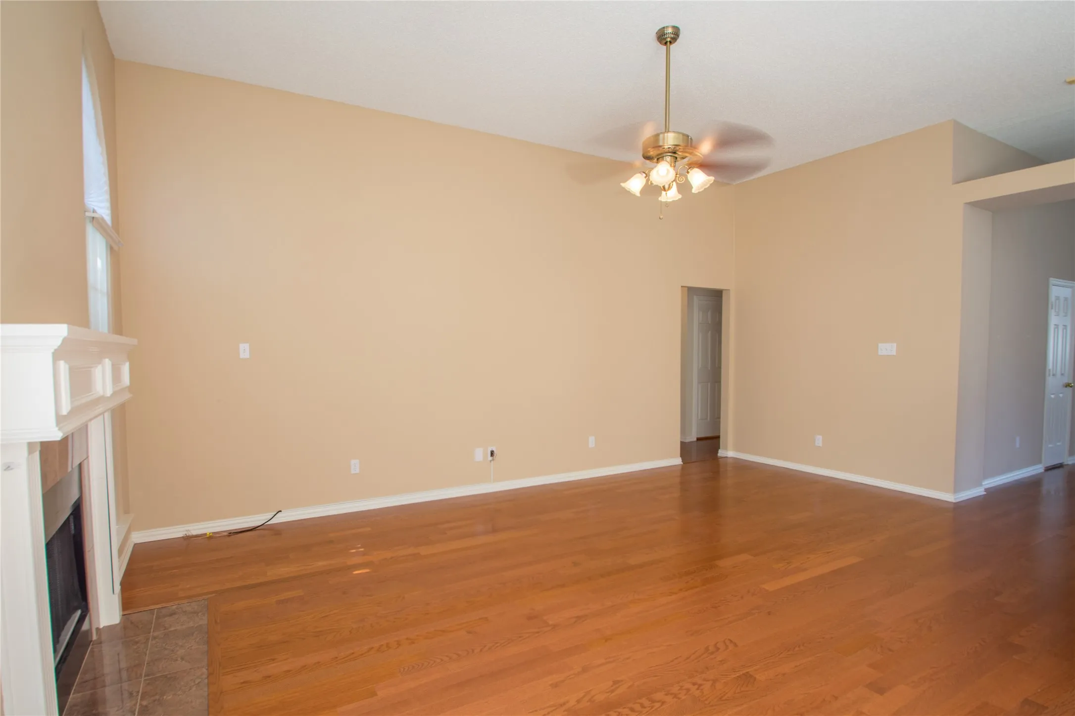 Single Family Residence For Rent in Tarrant County , 5809 Coldsworth Court, Arlington, Texas 76018, 3 Bedrooms, 2 Bathrooms, 2 Garage spaces, 1,990 Sqft, built in 1994, Preowned, Price $2,450, mls#21237761, Real Estate Agent in Arlington, Homes For Rent in Tarrant county, Homes For Rent in Arlington, Realtor in Arlington Texas, Real Estate Brokerage Independent Realty Texas, Luminita Cordes Realtor