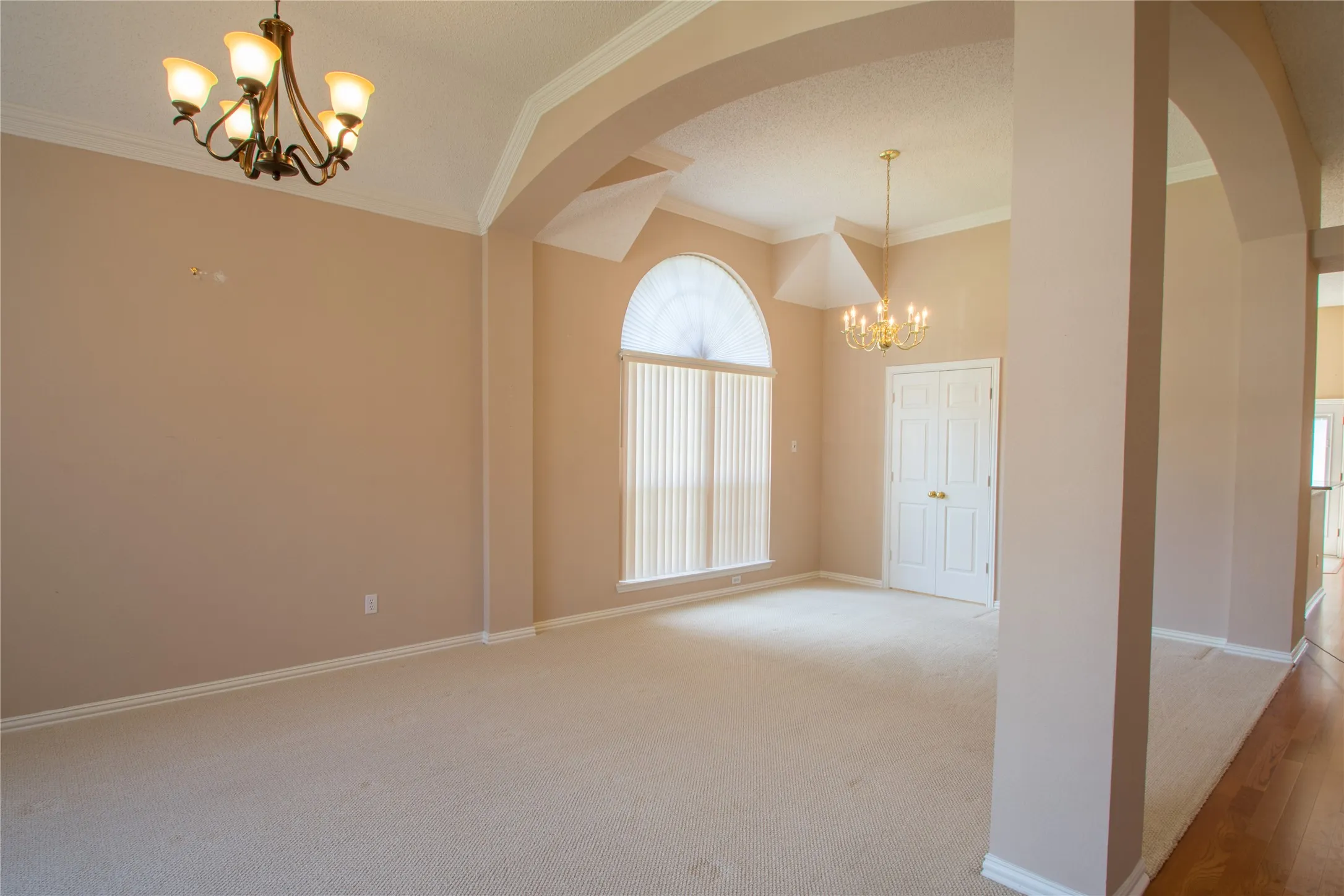 Single Family Residence For Rent in Tarrant County , 5809 Coldsworth Court, Arlington, Texas 76018, 3 Bedrooms, 2 Bathrooms, 2 Garage spaces, 1,990 Sqft, built in 1994, Preowned, Price $2,450, mls#21237761, Real Estate Agent in Arlington, Homes For Rent in Tarrant county, Homes For Rent in Arlington, Realtor in Arlington Texas, Real Estate Brokerage Independent Realty Texas, Luminita Cordes Realtor