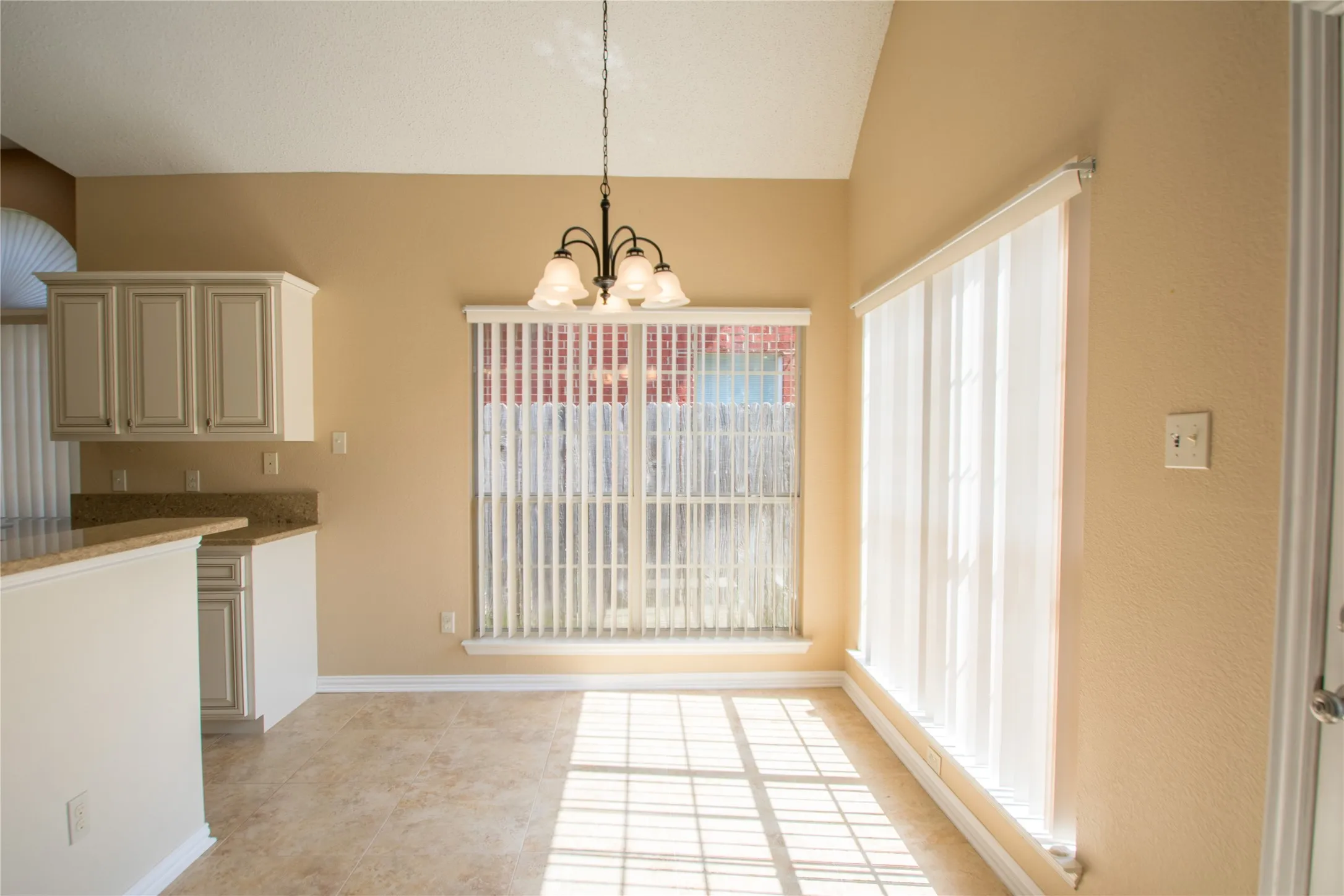 Single Family Residence For Rent in Tarrant County , 5809 Coldsworth Court, Arlington, Texas 76018, 3 Bedrooms, 2 Bathrooms, 2 Garage spaces, 1,990 Sqft, built in 1994, Preowned, Price $2,450, mls#21237761, Real Estate Agent in Arlington, Homes For Rent in Tarrant county, Homes For Rent in Arlington, Realtor in Arlington Texas, Real Estate Brokerage Independent Realty Texas, Luminita Cordes Realtor