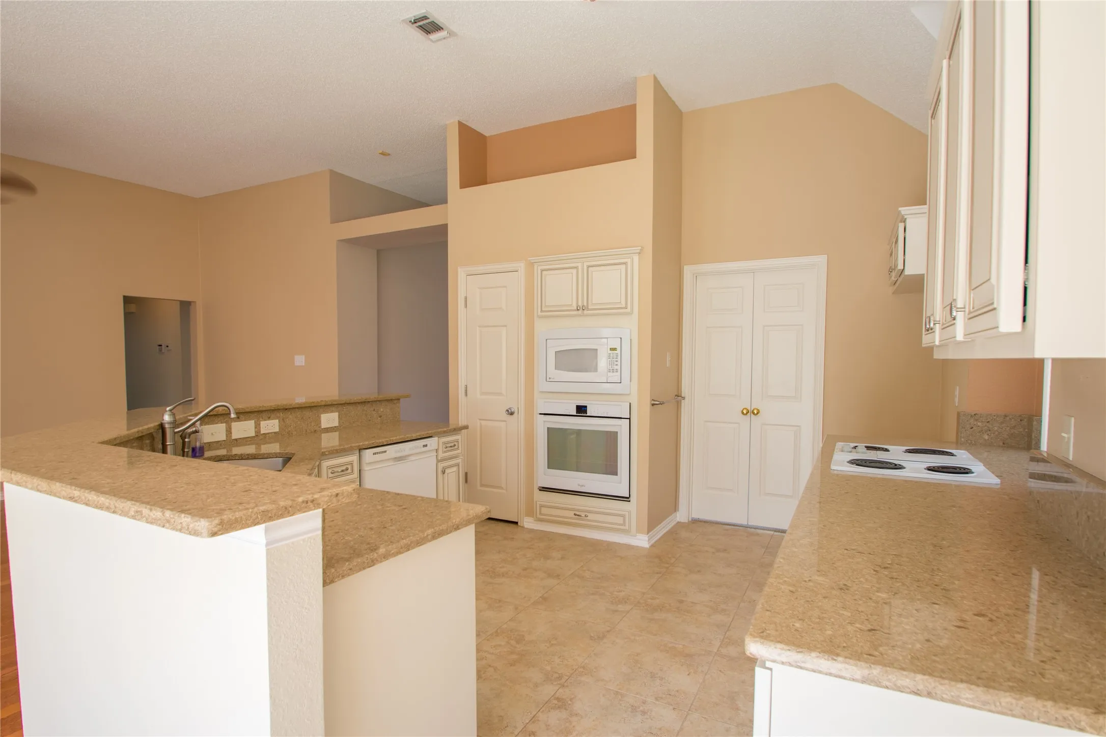 Single Family Residence For Rent in Tarrant County , 5809 Coldsworth Court, Arlington, Texas 76018, 3 Bedrooms, 2 Bathrooms, 2 Garage spaces, 1,990 Sqft, built in 1994, Preowned, Price $2,450, mls#21237761, Real Estate Agent in Arlington, Homes For Rent in Tarrant county, Homes For Rent in Arlington, Realtor in Arlington Texas, Real Estate Brokerage Independent Realty Texas, Luminita Cordes Realtor