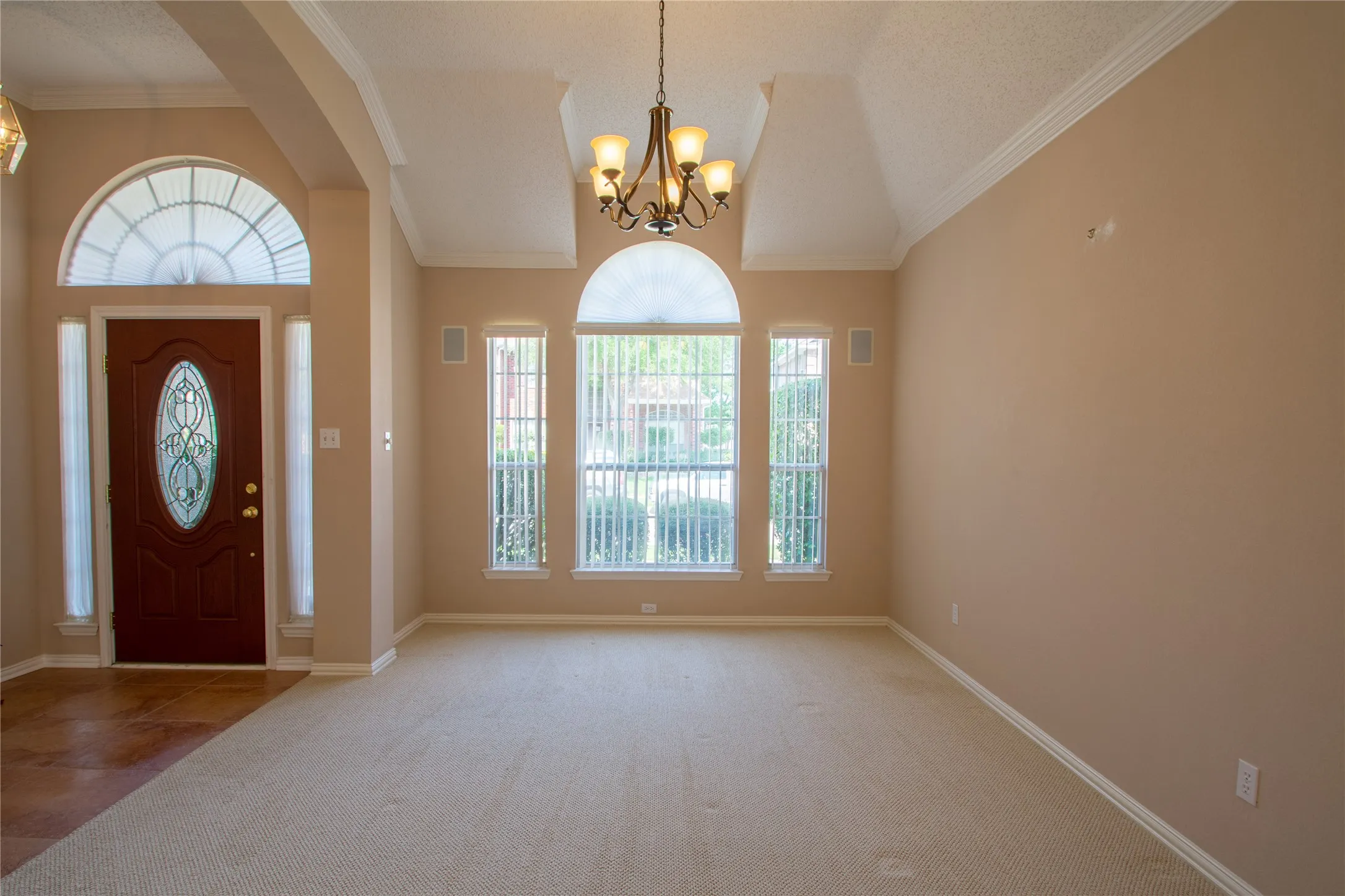 Single Family Residence For Rent in Tarrant County , 5809 Coldsworth Court, Arlington, Texas 76018, 3 Bedrooms, 2 Bathrooms, 2 Garage spaces, 1,990 Sqft, built in 1994, Preowned, Price $2,450, mls#21237761, Real Estate Agent in Arlington, Homes For Rent in Tarrant county, Homes For Rent in Arlington, Realtor in Arlington Texas, Real Estate Brokerage Independent Realty Texas, Luminita Cordes Realtor