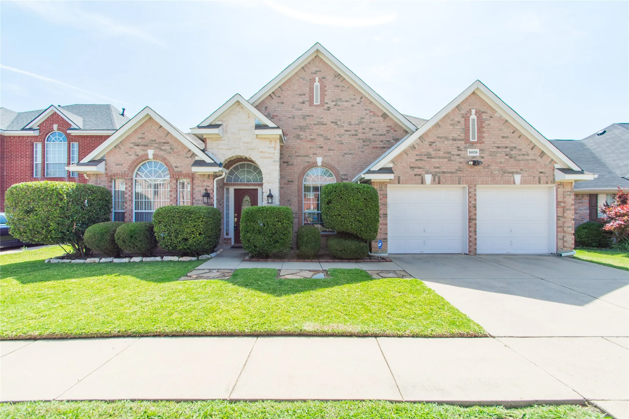 Single Family Residence For Rent in Tarrant County , 5809 Coldsworth Court, Arlington, Texas 76018, 3 Bedrooms, 2 Bathrooms, 2 Garage spaces, 1,990 Sqft, built in 1994, Preowned, Price $2,450, mls#21237761, Real Estate Agent in Arlington, Homes For Rent in Tarrant county, Homes For Rent in Arlington, Realtor in Arlington Texas, Real Estate Brokerage Independent Realty Texas, Luminita Cordes Realtor