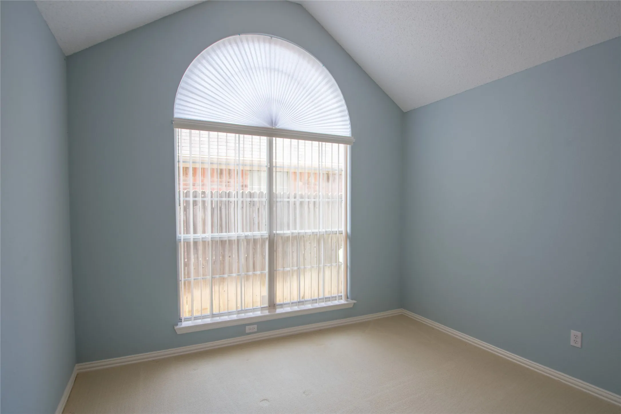 Single Family Residence For Rent in Tarrant County , 5809 Coldsworth Court, Arlington, Texas 76018, 3 Bedrooms, 2 Bathrooms, 2 Garage spaces, 1,990 Sqft, built in 1994, Preowned, Price $2,450, mls#21237761, Real Estate Agent in Arlington, Homes For Rent in Tarrant county, Homes For Rent in Arlington, Realtor in Arlington Texas, Real Estate Brokerage Independent Realty Texas, Luminita Cordes Realtor