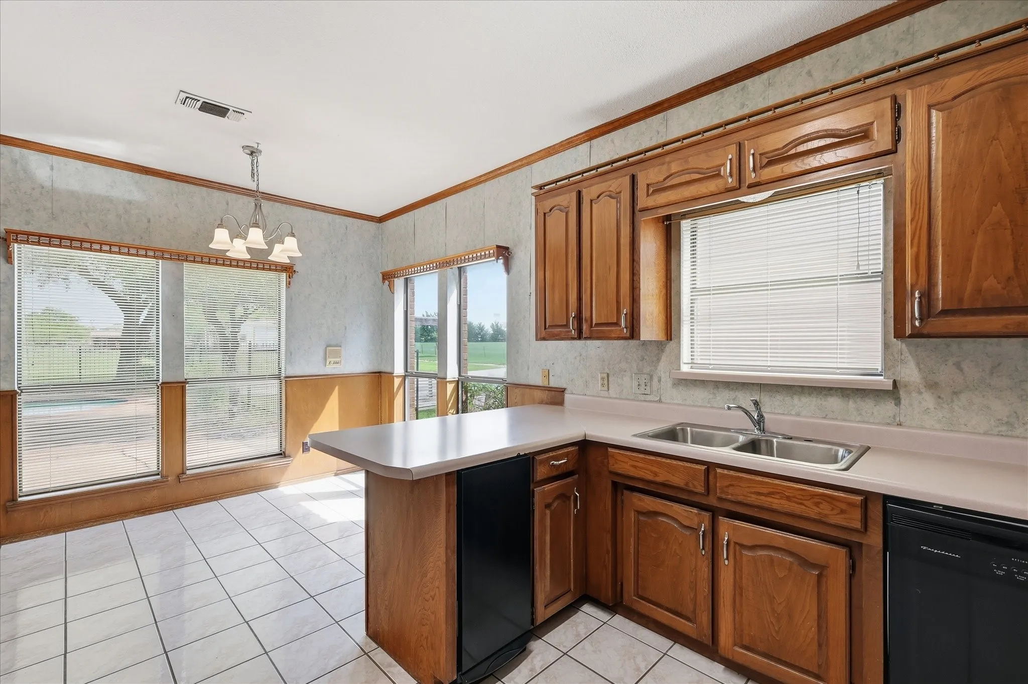 Single Family Residence For Sale in Tarrant County , 211 Bayne Road, Haslet, Texas 76052, 4 Bedroom, 3 Bathroom, 2 Garage spaces, 3,400 Sqft, built in 1985, mls#21236646, Real Estate Agent in Haslet, Homes For Sale in Tarrant county, Homes For Sale in Haslet, Realtor in Haslet Texas, Real Estate Brokerage Independent Realty Texas, Luminita Cordes Realtor