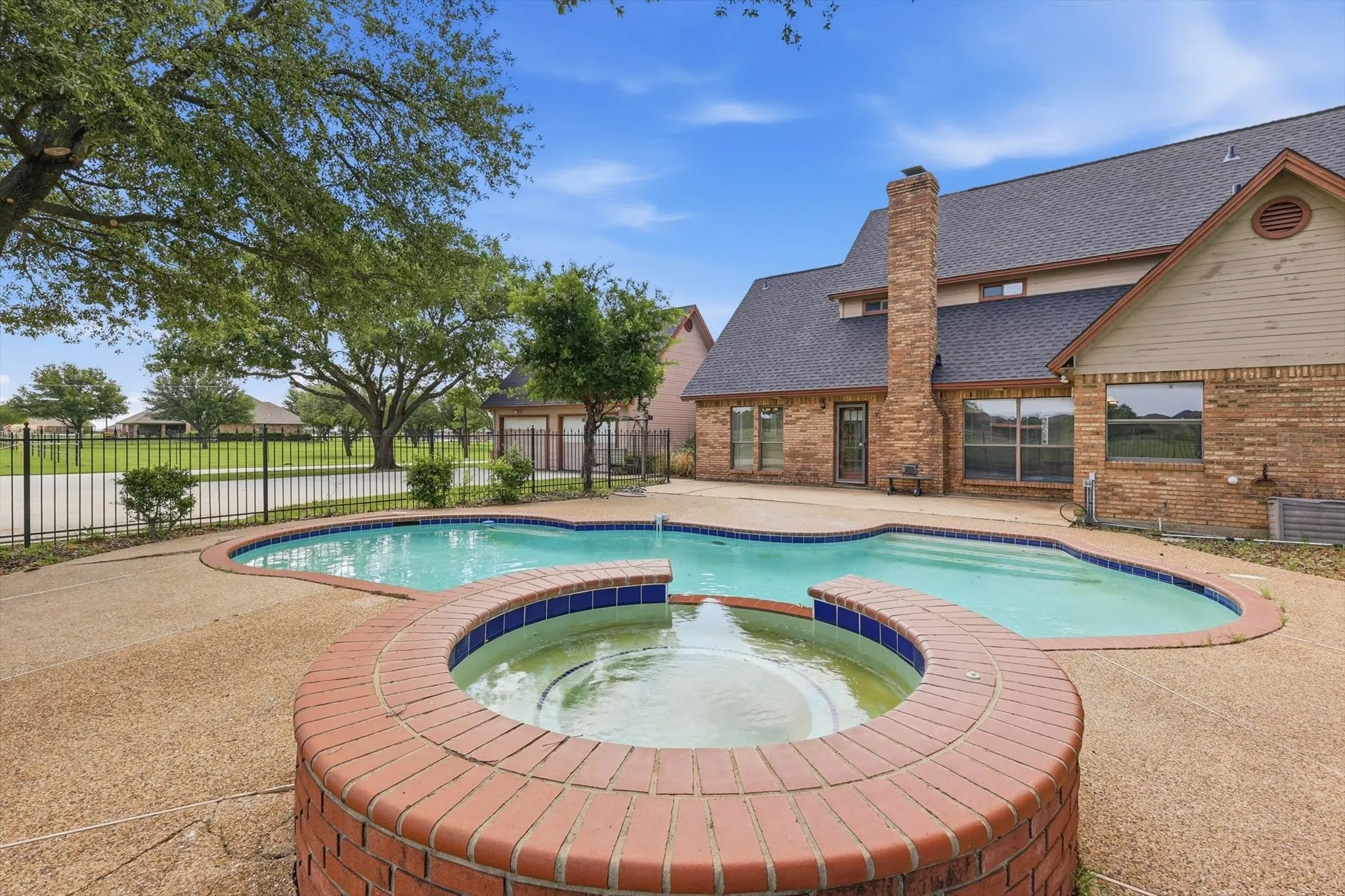 Single Family Residence For Sale in Tarrant County , 211 Bayne Road, Haslet, Texas 76052, 4 Bedroom, 3 Bathroom, 2 Garage spaces, 3,400 Sqft, built in 1985, mls#21236646, Real Estate Agent in Haslet, Homes For Sale in Tarrant county, Homes For Sale in Haslet, Realtor in Haslet Texas, Real Estate Brokerage Independent Realty Texas, Luminita Cordes Realtor