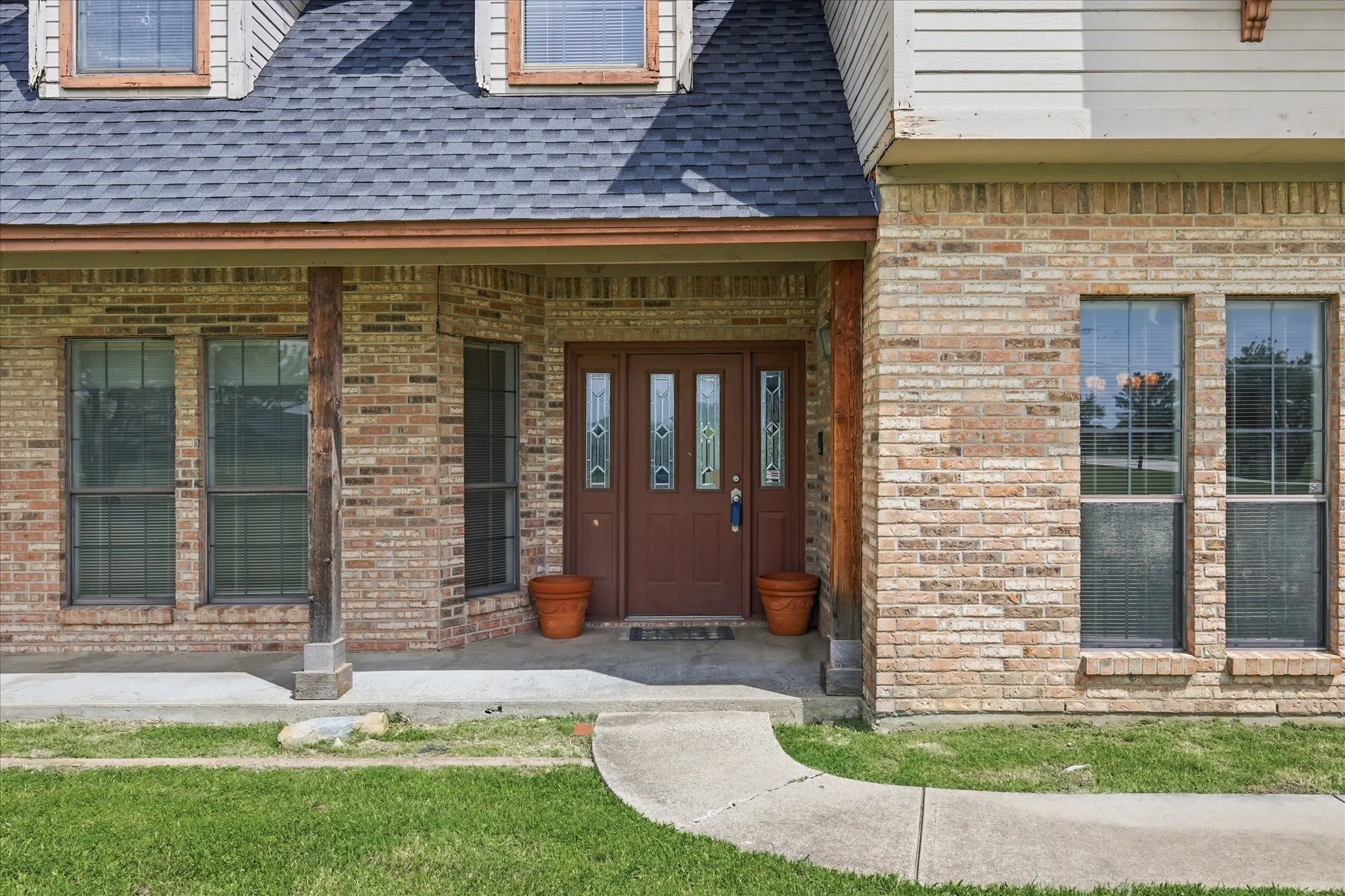 Single Family Residence For Sale in Tarrant County , 211 Bayne Road, Haslet, Texas 76052, 4 Bedroom, 3 Bathroom, 2 Garage spaces, 3,400 Sqft, built in 1985, mls#21236646, Real Estate Agent in Haslet, Homes For Sale in Tarrant county, Homes For Sale in Haslet, Realtor in Haslet Texas, Real Estate Brokerage Independent Realty Texas, Luminita Cordes Realtor