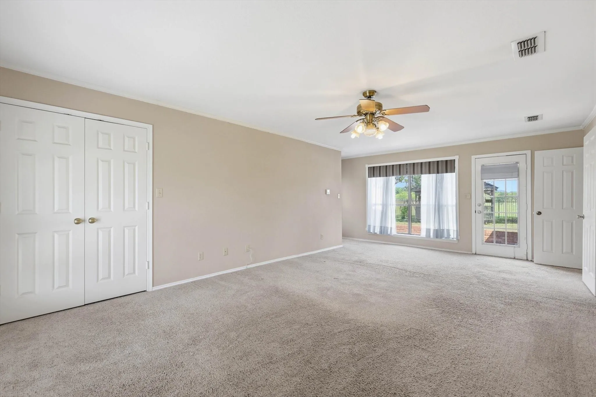 Single Family Residence For Sale in Tarrant County , 211 Bayne Road, Haslet, Texas 76052, 4 Bedroom, 3 Bathroom, 2 Garage spaces, 3,400 Sqft, built in 1985, mls#21236646, Real Estate Agent in Haslet, Homes For Sale in Tarrant county, Homes For Sale in Haslet, Realtor in Haslet Texas, Real Estate Brokerage Independent Realty Texas, Luminita Cordes Realtor