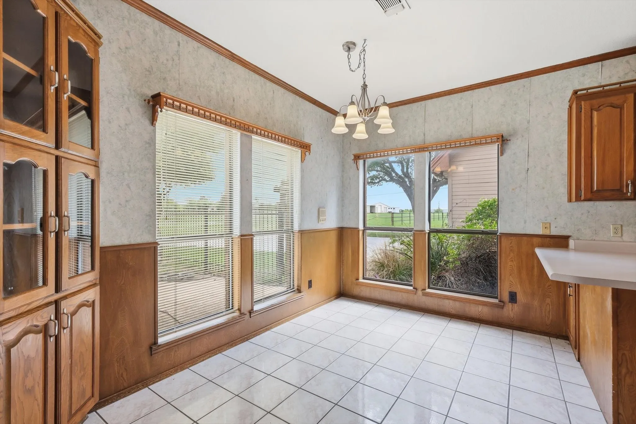 Single Family Residence For Sale in Tarrant County , 211 Bayne Road, Haslet, Texas 76052, 4 Bedroom, 3 Bathroom, 2 Garage spaces, 3,400 Sqft, built in 1985, mls#21236646, Real Estate Agent in Haslet, Homes For Sale in Tarrant county, Homes For Sale in Haslet, Realtor in Haslet Texas, Real Estate Brokerage Independent Realty Texas, Luminita Cordes Realtor