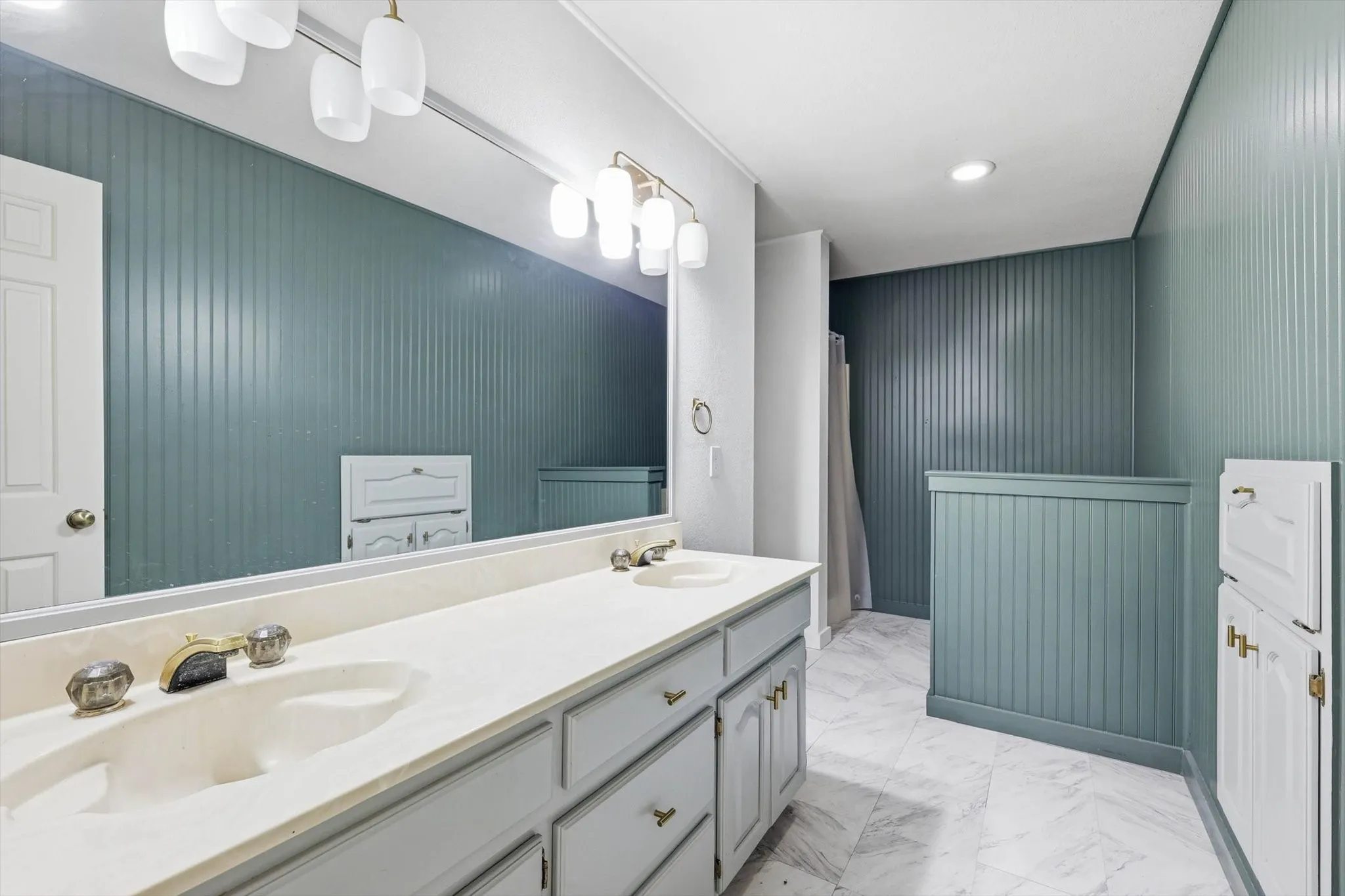 Single Family Residence For Sale in Tarrant County , 211 Bayne Road, Haslet, Texas 76052, 4 Bedroom, 3 Bathroom, 2 Garage spaces, 3,400 Sqft, built in 1985, mls#21236646, Real Estate Agent in Haslet, Homes For Sale in Tarrant county, Homes For Sale in Haslet, Realtor in Haslet Texas, Real Estate Brokerage Independent Realty Texas, Luminita Cordes Realtor