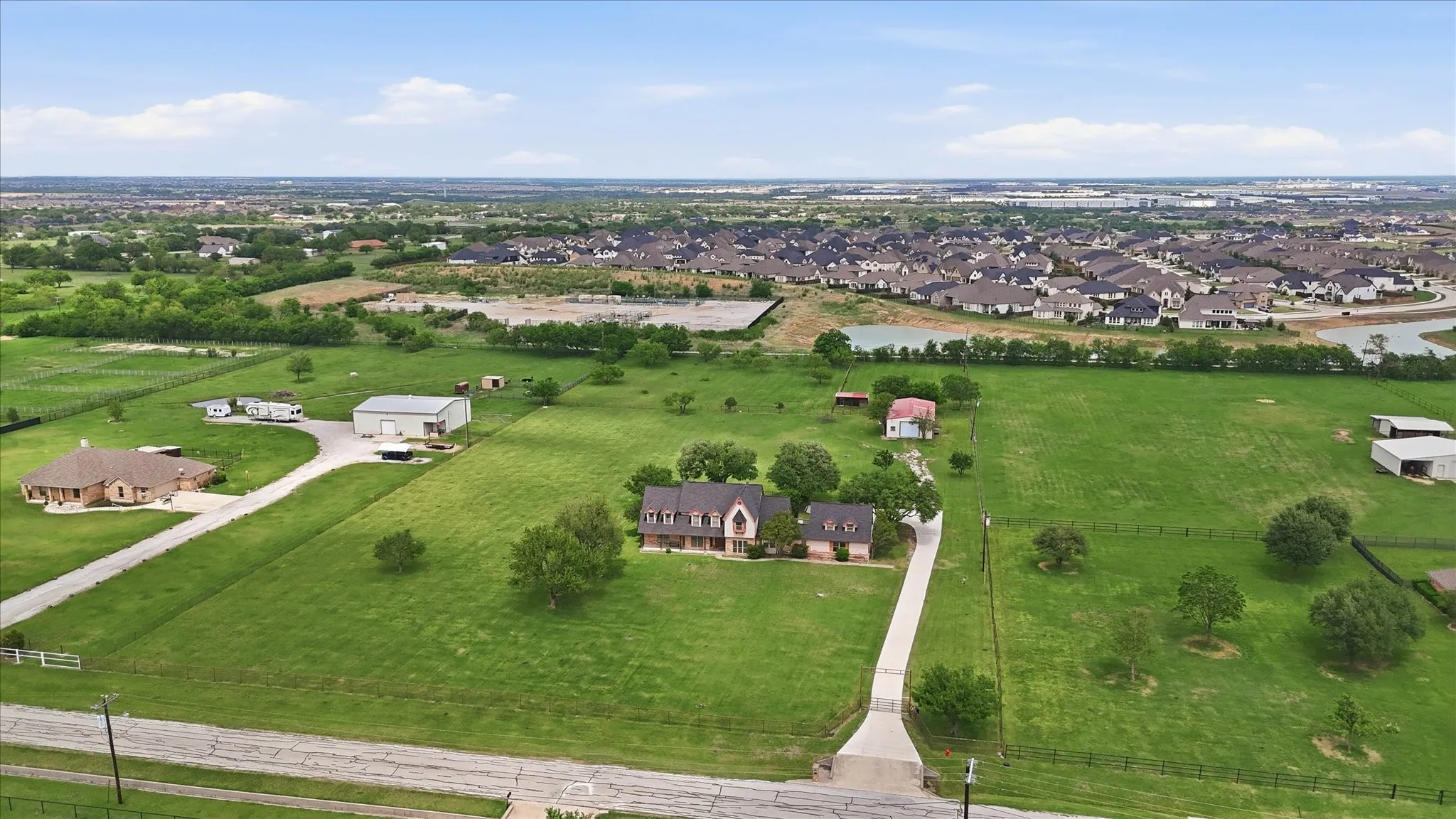 Single Family Residence For Sale in Tarrant County , 211 Bayne Road, Haslet, Texas 76052, 4 Bedroom, 3 Bathroom, 2 Garage spaces, 3,400 Sqft, built in 1985, mls#21236646, Real Estate Agent in Haslet, Homes For Sale in Tarrant county, Homes For Sale in Haslet, Realtor in Haslet Texas, Real Estate Brokerage Independent Realty Texas, Luminita Cordes Realtor