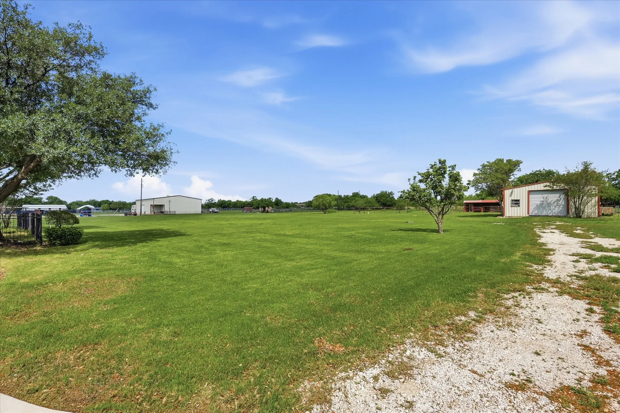 Single Family Residence For Sale in Tarrant County , 211 Bayne Road, Haslet, Texas 76052, 4 Bedroom, 3 Bathroom, 2 Garage spaces, 3,400 Sqft, built in 1985, mls#21236646, Real Estate Agent in Haslet, Homes For Sale in Tarrant county, Homes For Sale in Haslet, Realtor in Haslet Texas, Real Estate Brokerage Independent Realty Texas, Luminita Cordes Realtor