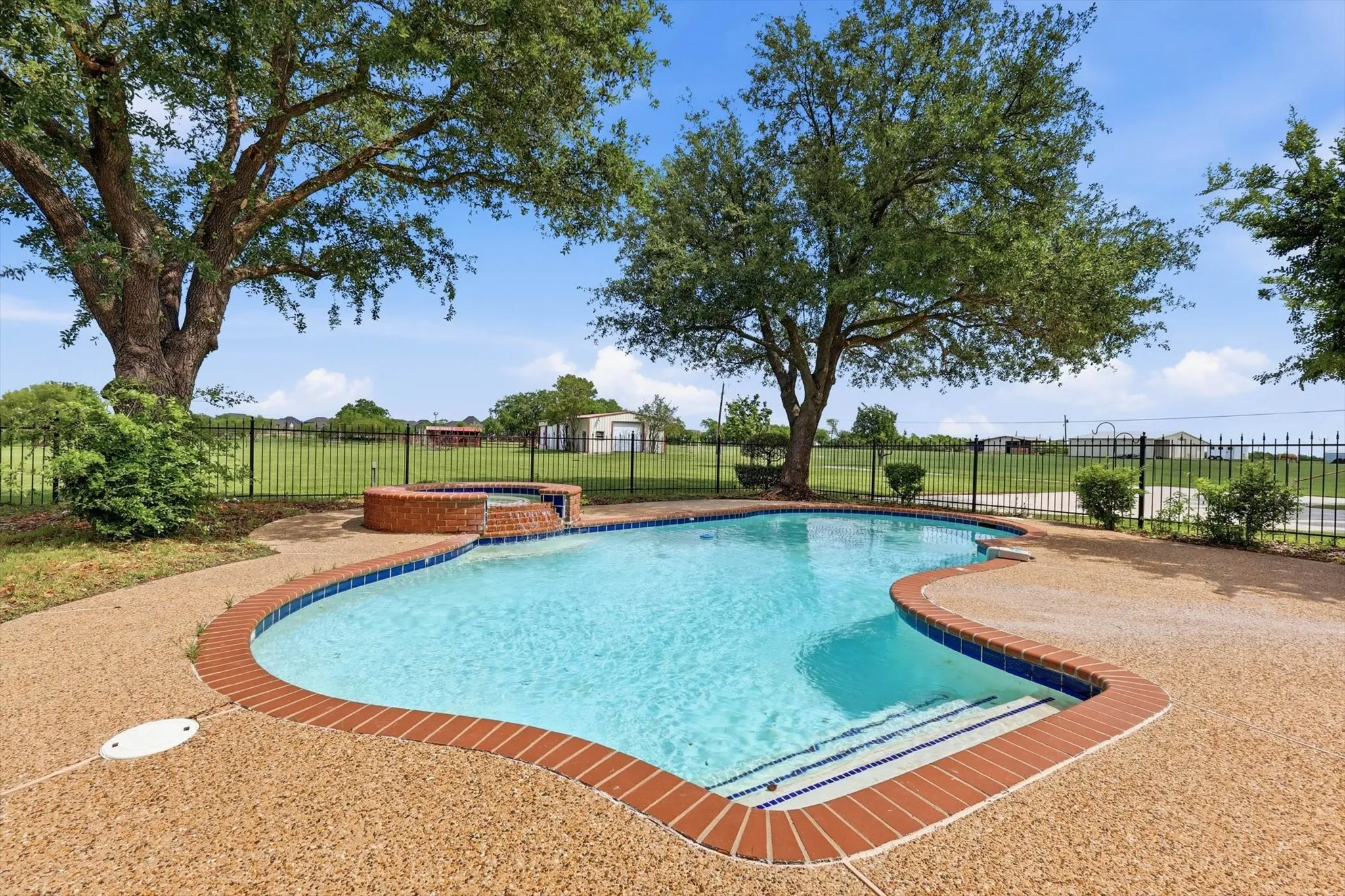 Single Family Residence For Sale in Tarrant County , 211 Bayne Road, Haslet, Texas 76052, 4 Bedroom, 3 Bathroom, 2 Garage spaces, 3,400 Sqft, built in 1985, mls#21236646, Real Estate Agent in Haslet, Homes For Sale in Tarrant county, Homes For Sale in Haslet, Realtor in Haslet Texas, Real Estate Brokerage Independent Realty Texas, Luminita Cordes Realtor