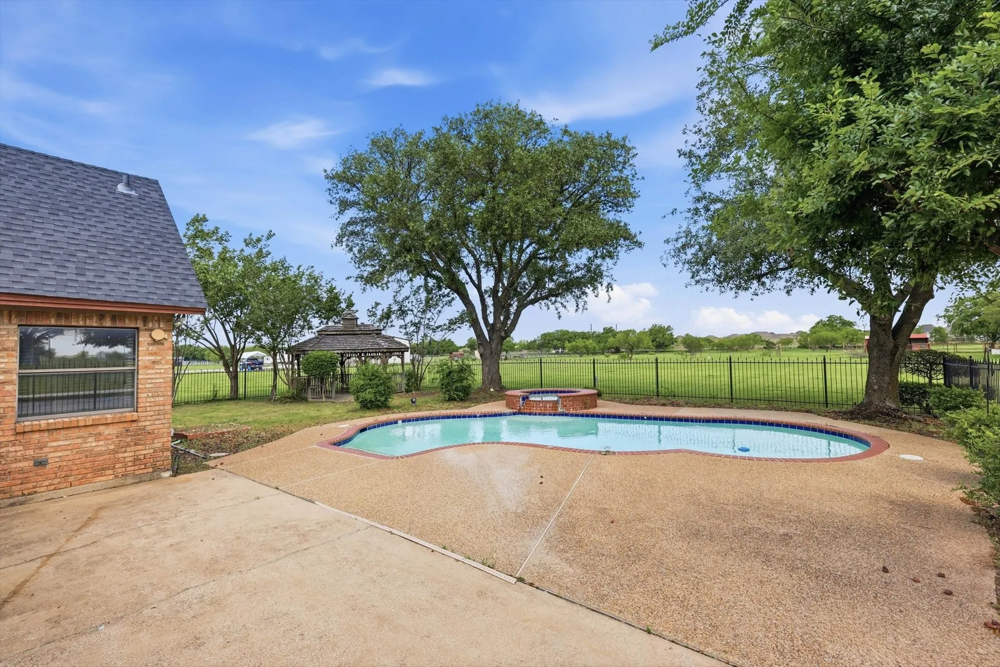 Single Family Residence For Sale in Tarrant County , 211 Bayne Road, Haslet, Texas 76052, 4 Bedroom, 3 Bathroom, 2 Garage spaces, 3,400 Sqft, built in 1985, mls#21236646, Real Estate Agent in Haslet, Homes For Sale in Tarrant county, Homes For Sale in Haslet, Realtor in Haslet Texas, Real Estate Brokerage Independent Realty Texas, Luminita Cordes Realtor