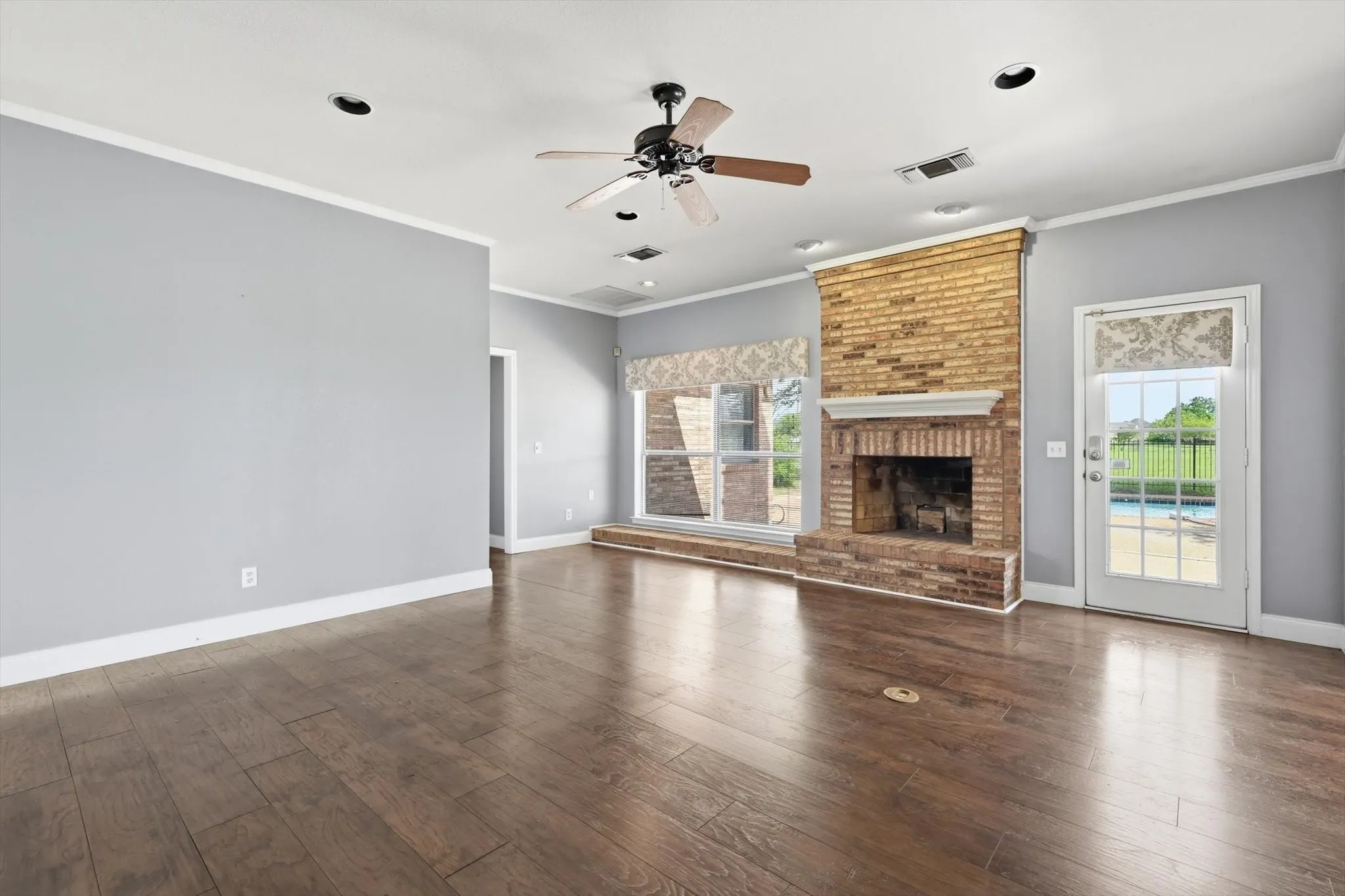 Single Family Residence For Sale in Tarrant County , 211 Bayne Road, Haslet, Texas 76052, 4 Bedroom, 3 Bathroom, 2 Garage spaces, 3,400 Sqft, built in 1985, mls#21236646, Real Estate Agent in Haslet, Homes For Sale in Tarrant county, Homes For Sale in Haslet, Realtor in Haslet Texas, Real Estate Brokerage Independent Realty Texas, Luminita Cordes Realtor