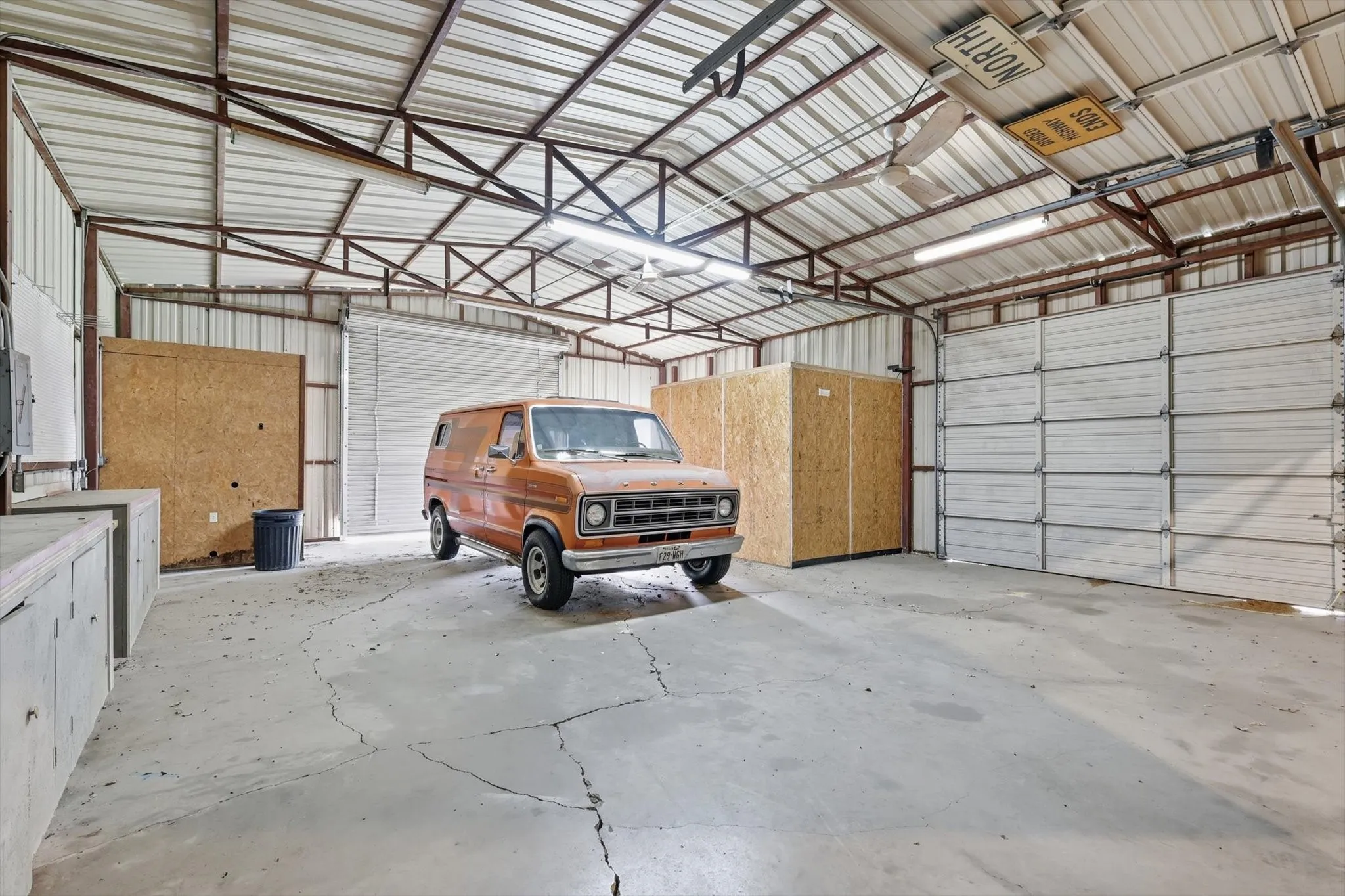 Single Family Residence For Sale in Tarrant County , 211 Bayne Road, Haslet, Texas 76052, 4 Bedroom, 3 Bathroom, 2 Garage spaces, 3,400 Sqft, built in 1985, mls#21236646, Real Estate Agent in Haslet, Homes For Sale in Tarrant county, Homes For Sale in Haslet, Realtor in Haslet Texas, Real Estate Brokerage Independent Realty Texas, Luminita Cordes Realtor