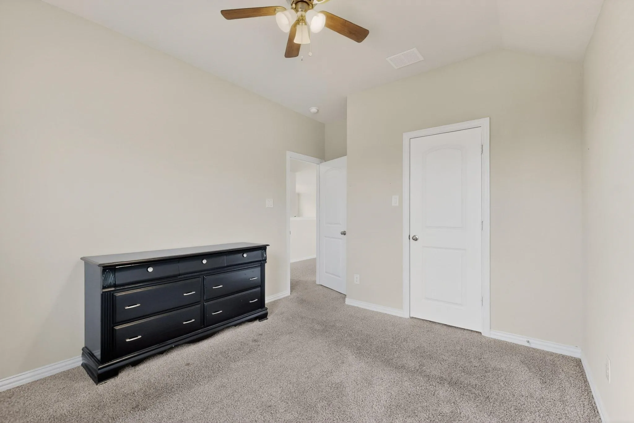 Single Family Residence For Sale in Ellis County , 73 River Oaks Boulevard, Waxahachie, Texas 75165, 4 Bedroom, 3 Bathroom, 2 Garage spaces, 3,005 Sqft, built in 2021, Preowned, mls#21234561, Real Estate Agent in Waxahachie, Homes For Sale in Ellis county, Homes For Sale in Waxahachie, Realtor in Waxahachie Texas, Real Estate Brokerage Independent Realty Texas, Luminita Cordes Realtor