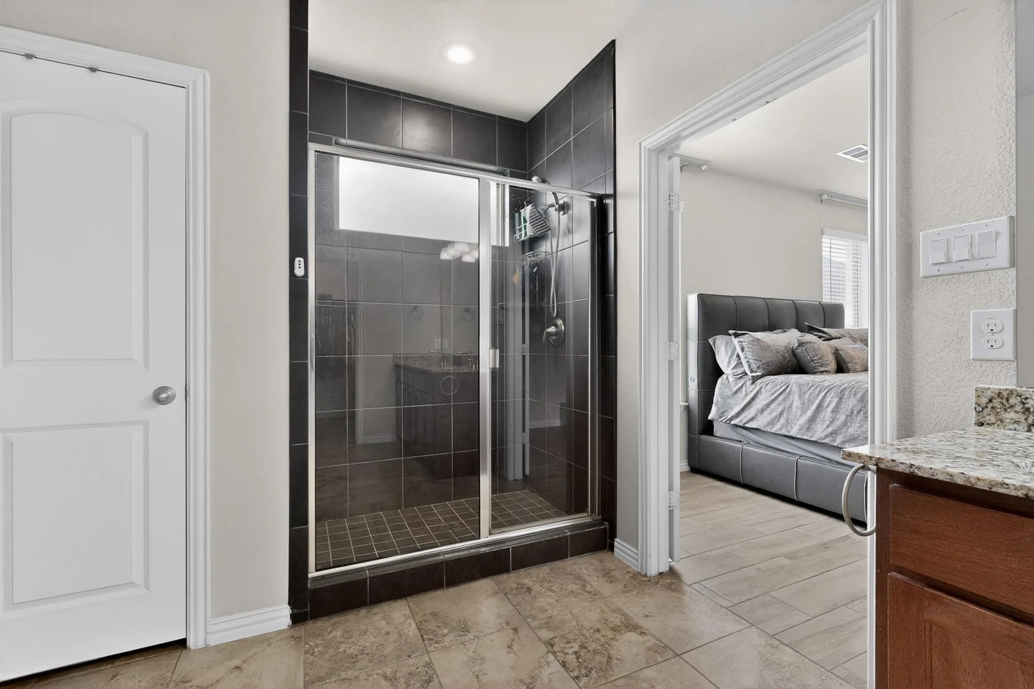 Single Family Residence For Sale in Ellis County , 73 River Oaks Boulevard, Waxahachie, Texas 75165, 4 Bedroom, 3 Bathroom, 2 Garage spaces, 3,005 Sqft, built in 2021, Preowned, mls#21234561, Real Estate Agent in Waxahachie, Homes For Sale in Ellis county, Homes For Sale in Waxahachie, Realtor in Waxahachie Texas, Real Estate Brokerage Independent Realty Texas, Luminita Cordes Realtor