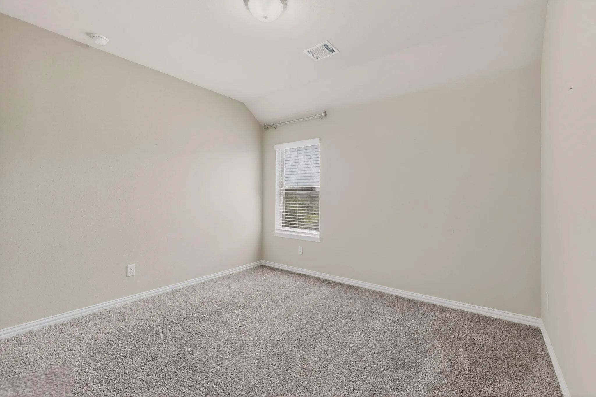 Single Family Residence For Sale in Ellis County , 73 River Oaks Boulevard, Waxahachie, Texas 75165, 4 Bedroom, 3 Bathroom, 2 Garage spaces, 3,005 Sqft, built in 2021, Preowned, mls#21234561, Real Estate Agent in Waxahachie, Homes For Sale in Ellis county, Homes For Sale in Waxahachie, Realtor in Waxahachie Texas, Real Estate Brokerage Independent Realty Texas, Luminita Cordes Realtor