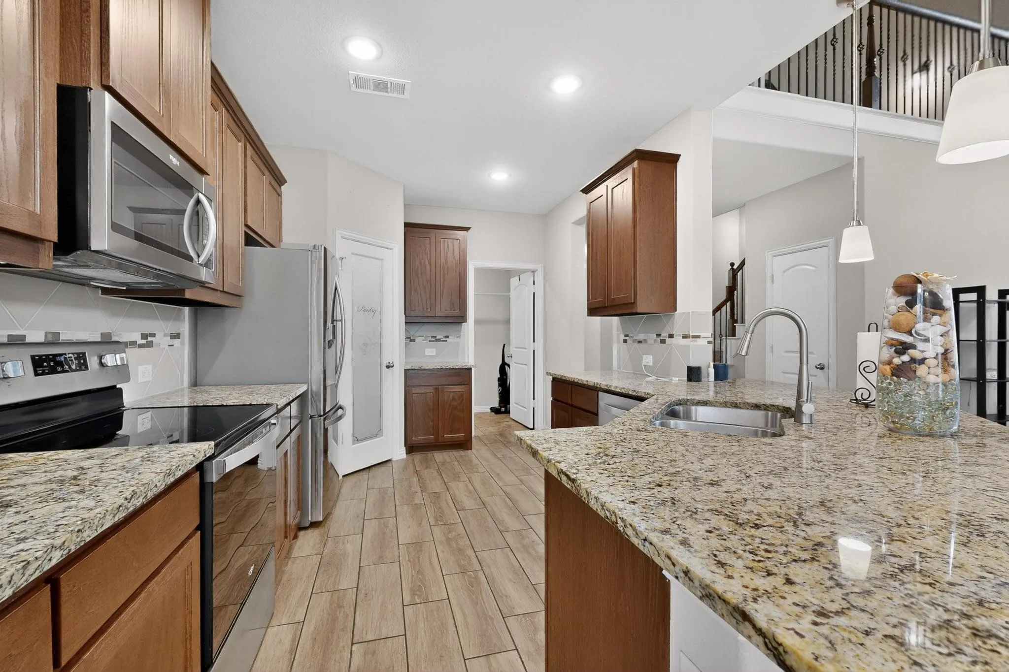 Single Family Residence For Sale in Ellis County , 73 River Oaks Boulevard, Waxahachie, Texas 75165, 4 Bedroom, 3 Bathroom, 2 Garage spaces, 3,005 Sqft, built in 2021, Preowned, mls#21234561, Real Estate Agent in Waxahachie, Homes For Sale in Ellis county, Homes For Sale in Waxahachie, Realtor in Waxahachie Texas, Real Estate Brokerage Independent Realty Texas, Luminita Cordes Realtor