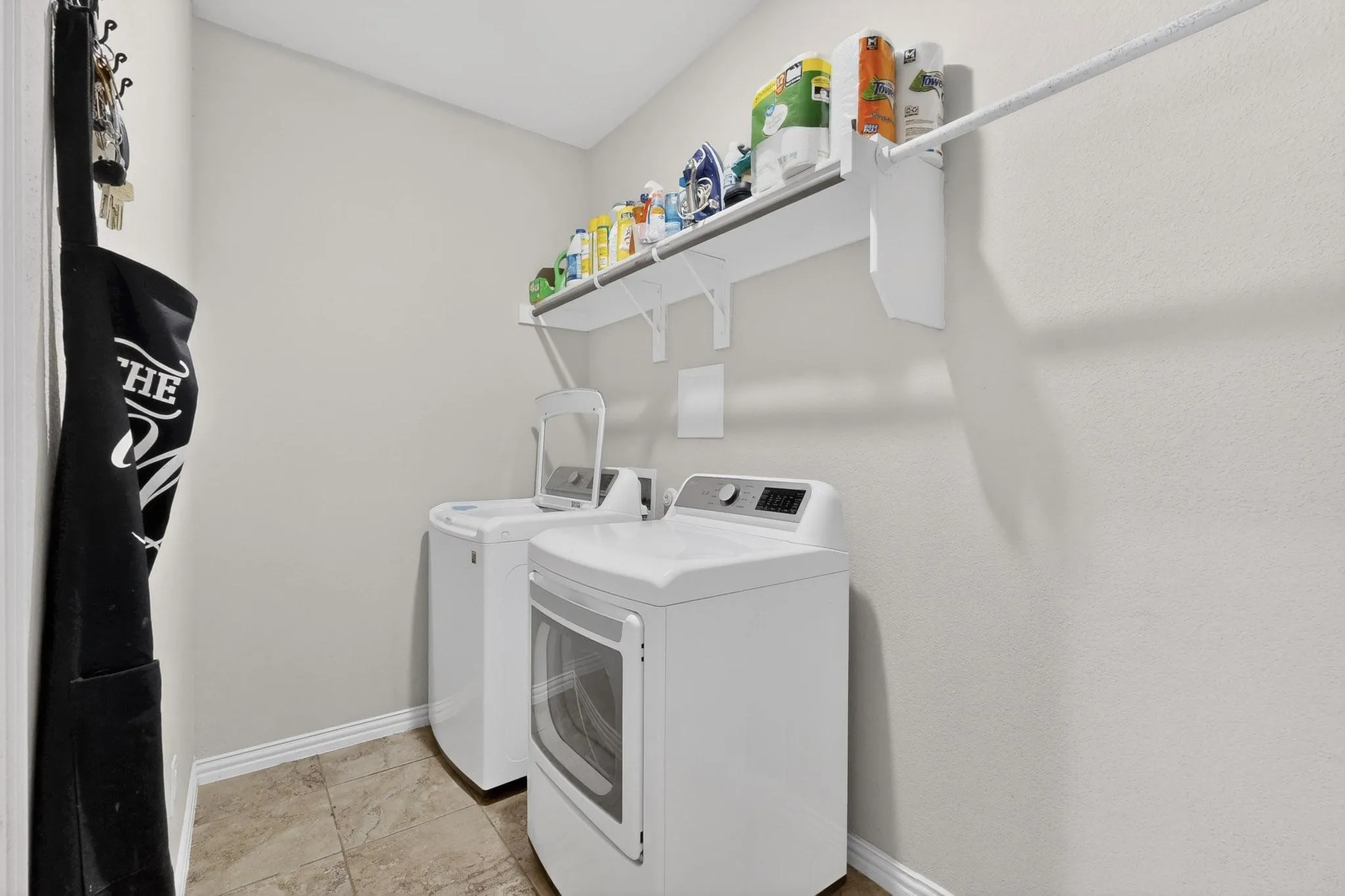 Single Family Residence For Sale in Ellis County , 73 River Oaks Boulevard, Waxahachie, Texas 75165, 4 Bedroom, 3 Bathroom, 2 Garage spaces, 3,005 Sqft, built in 2021, Preowned, mls#21234561, Real Estate Agent in Waxahachie, Homes For Sale in Ellis county, Homes For Sale in Waxahachie, Realtor in Waxahachie Texas, Real Estate Brokerage Independent Realty Texas, Luminita Cordes Realtor