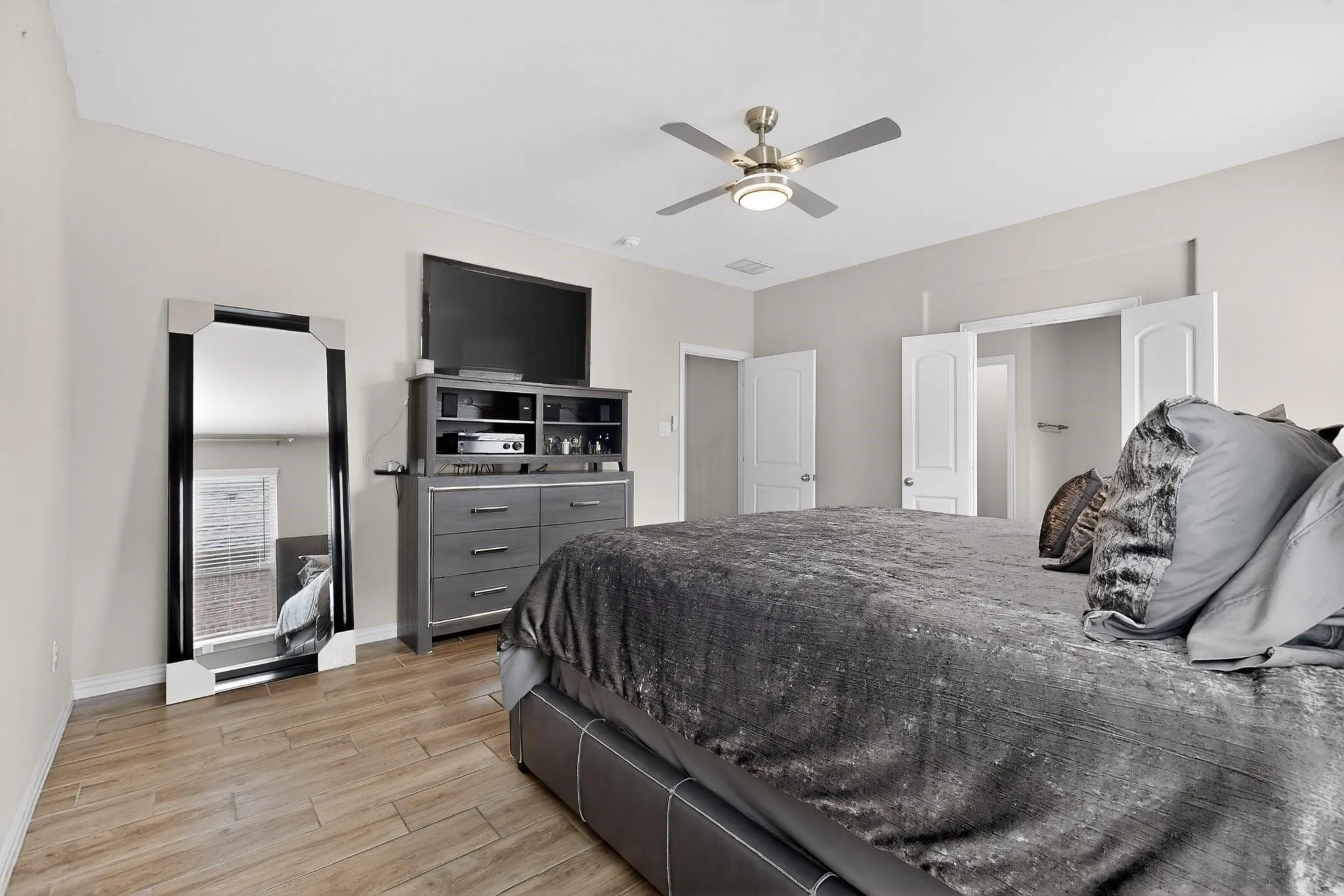Single Family Residence For Sale in Ellis County , 73 River Oaks Boulevard, Waxahachie, Texas 75165, 4 Bedroom, 3 Bathroom, 2 Garage spaces, 3,005 Sqft, built in 2021, Preowned, mls#21234561, Real Estate Agent in Waxahachie, Homes For Sale in Ellis county, Homes For Sale in Waxahachie, Realtor in Waxahachie Texas, Real Estate Brokerage Independent Realty Texas, Luminita Cordes Realtor