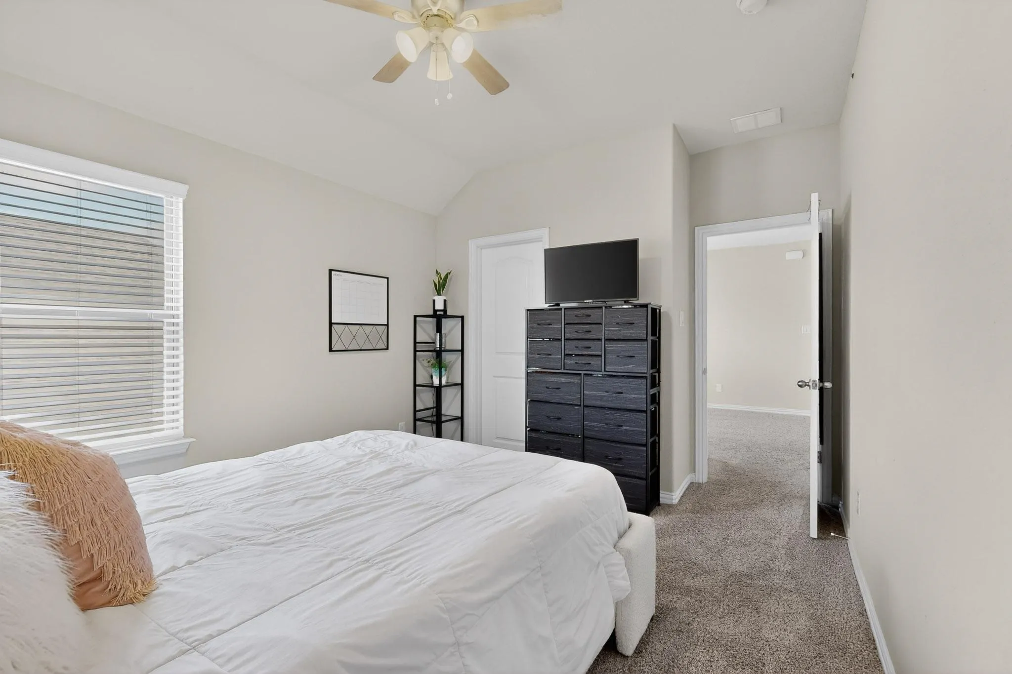 Single Family Residence For Sale in Ellis County , 73 River Oaks Boulevard, Waxahachie, Texas 75165, 4 Bedroom, 3 Bathroom, 2 Garage spaces, 3,005 Sqft, built in 2021, Preowned, mls#21234561, Real Estate Agent in Waxahachie, Homes For Sale in Ellis county, Homes For Sale in Waxahachie, Realtor in Waxahachie Texas, Real Estate Brokerage Independent Realty Texas, Luminita Cordes Realtor