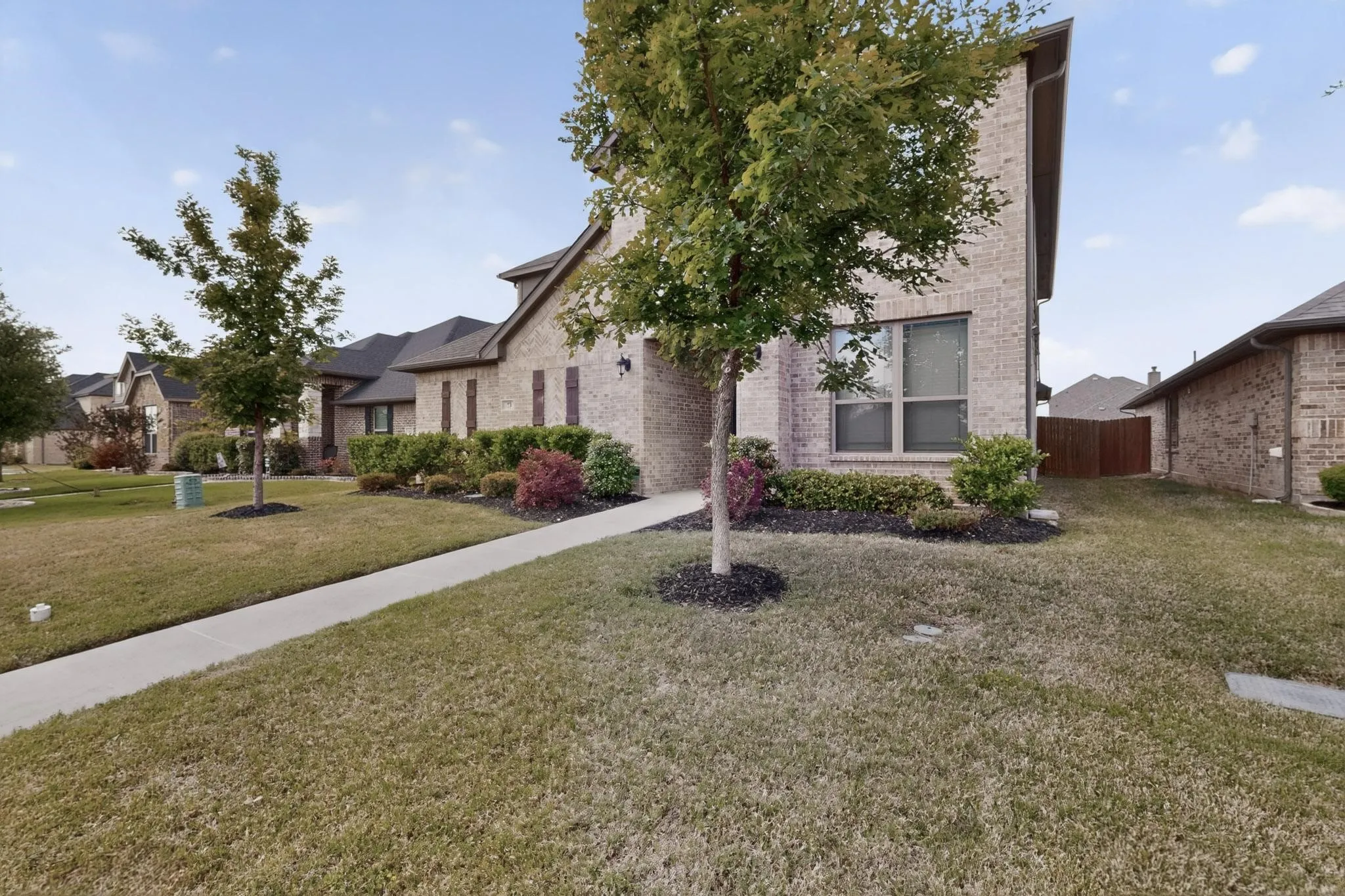 Single Family Residence For Sale in Ellis County , 73 River Oaks Boulevard, Waxahachie, Texas 75165, 4 Bedroom, 3 Bathroom, 2 Garage spaces, 3,005 Sqft, built in 2021, Preowned, mls#21234561, Real Estate Agent in Waxahachie, Homes For Sale in Ellis county, Homes For Sale in Waxahachie, Realtor in Waxahachie Texas, Real Estate Brokerage Independent Realty Texas, Luminita Cordes Realtor