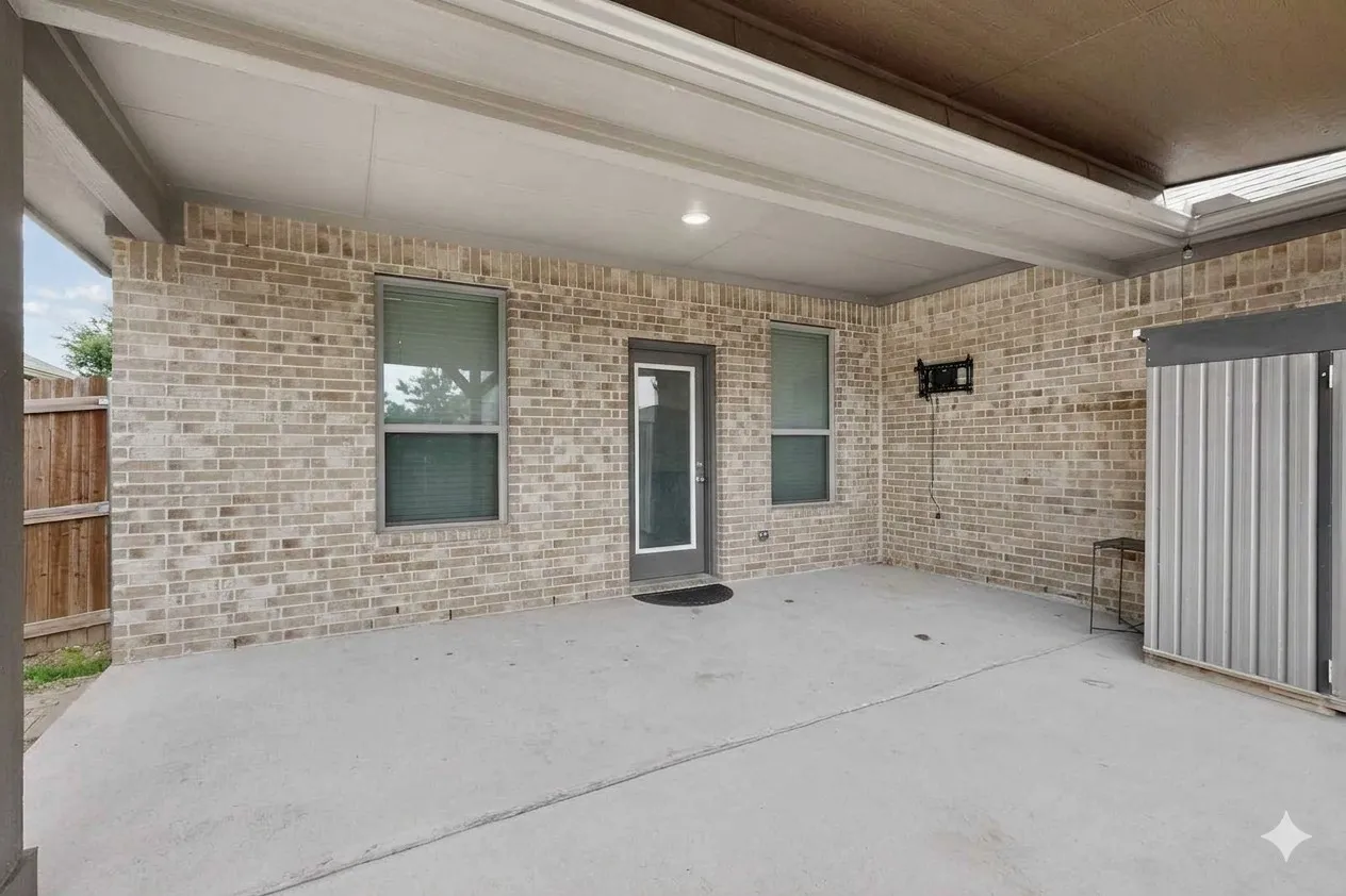 Single Family Residence For Sale in Ellis County , 73 River Oaks Boulevard, Waxahachie, Texas 75165, 4 Bedroom, 3 Bathroom, 2 Garage spaces, 3,005 Sqft, built in 2021, Preowned, mls#21234561, Real Estate Agent in Waxahachie, Homes For Sale in Ellis county, Homes For Sale in Waxahachie, Realtor in Waxahachie Texas, Real Estate Brokerage Independent Realty Texas, Luminita Cordes Realtor