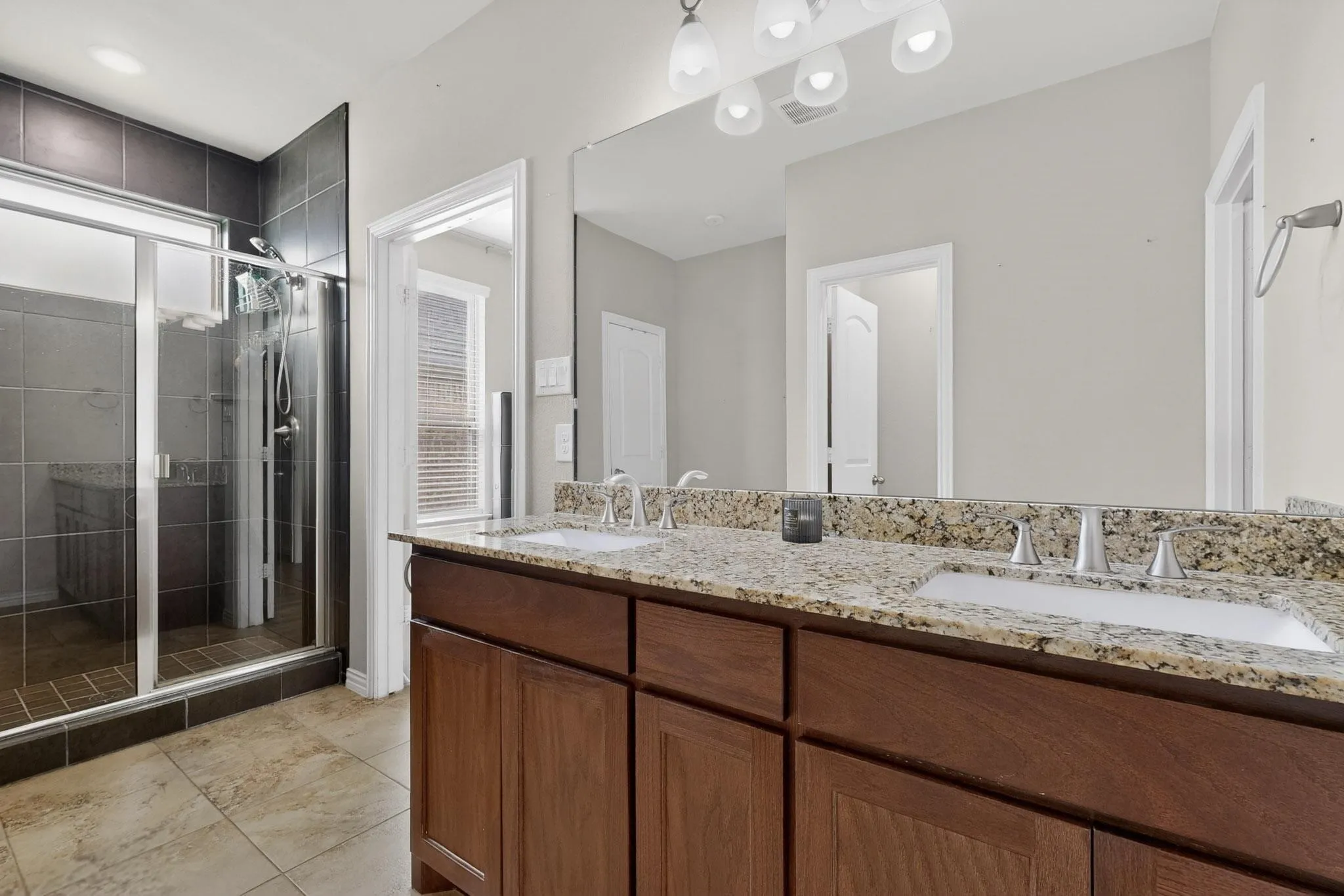 Single Family Residence For Sale in Ellis County , 73 River Oaks Boulevard, Waxahachie, Texas 75165, 4 Bedroom, 3 Bathroom, 2 Garage spaces, 3,005 Sqft, built in 2021, Preowned, mls#21234561, Real Estate Agent in Waxahachie, Homes For Sale in Ellis county, Homes For Sale in Waxahachie, Realtor in Waxahachie Texas, Real Estate Brokerage Independent Realty Texas, Luminita Cordes Realtor