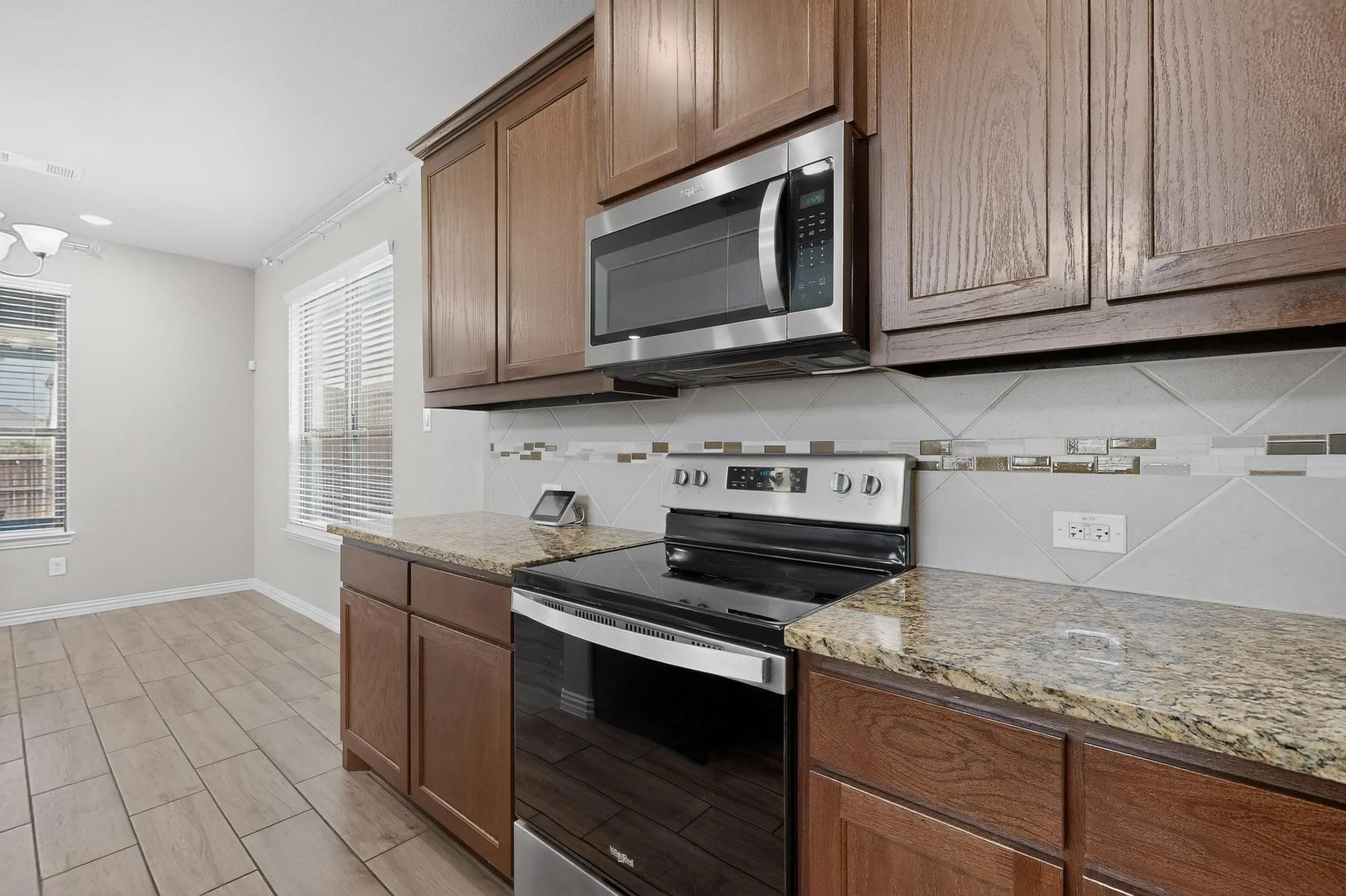 Single Family Residence For Sale in Ellis County , 73 River Oaks Boulevard, Waxahachie, Texas 75165, 4 Bedroom, 3 Bathroom, 2 Garage spaces, 3,005 Sqft, built in 2021, Preowned, mls#21234561, Real Estate Agent in Waxahachie, Homes For Sale in Ellis county, Homes For Sale in Waxahachie, Realtor in Waxahachie Texas, Real Estate Brokerage Independent Realty Texas, Luminita Cordes Realtor