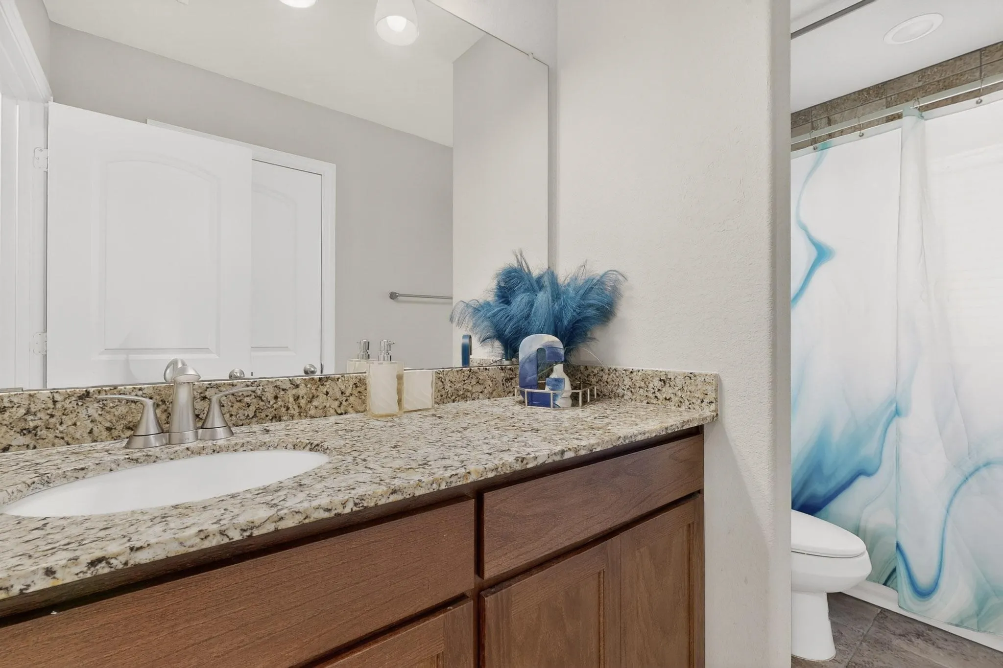 Single Family Residence For Sale in Ellis County , 73 River Oaks Boulevard, Waxahachie, Texas 75165, 4 Bedroom, 3 Bathroom, 2 Garage spaces, 3,005 Sqft, built in 2021, Preowned, mls#21234561, Real Estate Agent in Waxahachie, Homes For Sale in Ellis county, Homes For Sale in Waxahachie, Realtor in Waxahachie Texas, Real Estate Brokerage Independent Realty Texas, Luminita Cordes Realtor