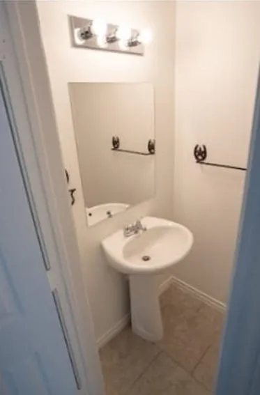 Half bath - Unit 823