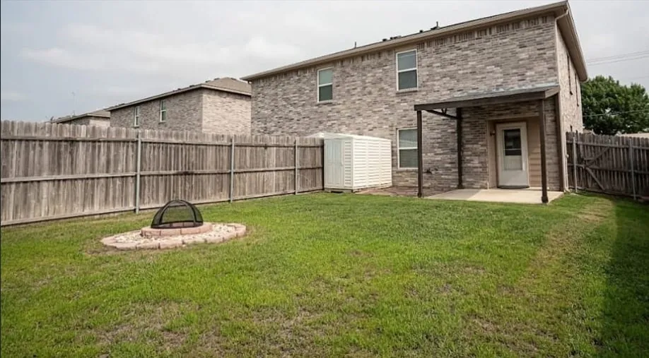 Backyard - Unit 823