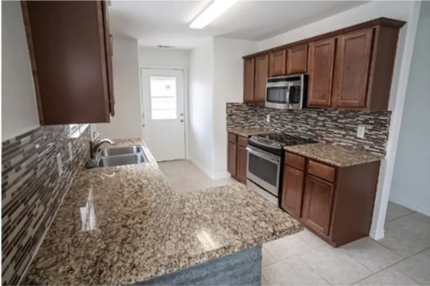 Kitchen - Unit 823
