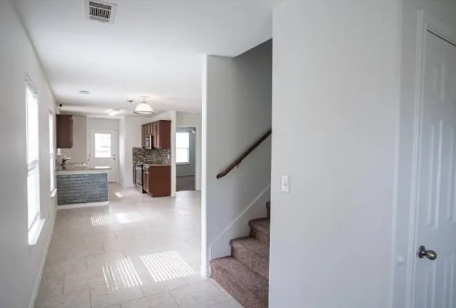 Entry - Unit 823
