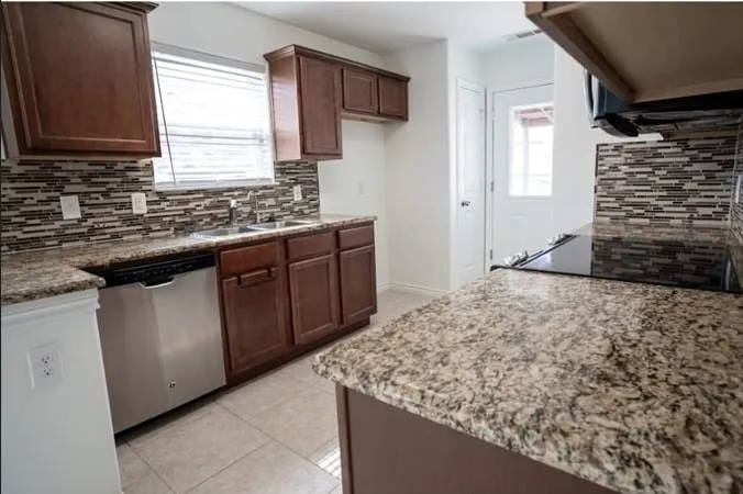 Kitchen - Unit 823