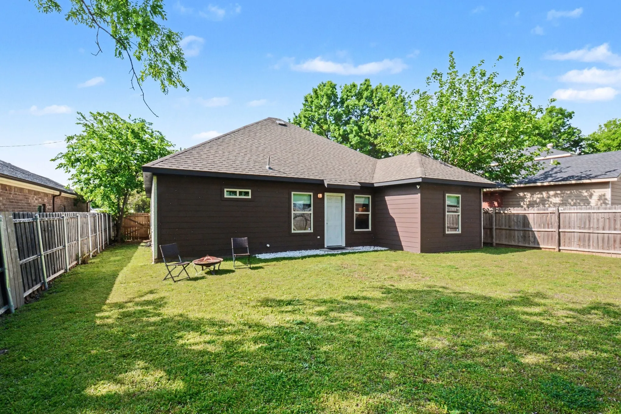 Single Family Residence For Sale in Dallas County , 8903 Eden Valley Lane, Dallas, Texas 75217, 3 Bedroom, 2 Bathroom, 2 Garage spaces, 1,536 Sqft, built in 2022, Preowned, mls#21237787, Real Estate Agent in Dallas, Homes For Sale in Dallas county, Homes For Sale in Dallas, Realtor in Dallas Texas, Real Estate Brokerage Independent Realty Texas, Luminita Cordes Realtor