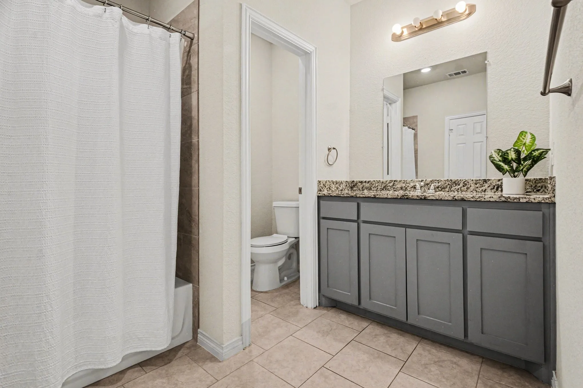 Single Family Residence For Sale in Dallas County , 8903 Eden Valley Lane, Dallas, Texas 75217, 3 Bedroom, 2 Bathroom, 2 Garage spaces, 1,536 Sqft, built in 2022, Preowned, mls#21237787, Real Estate Agent in Dallas, Homes For Sale in Dallas county, Homes For Sale in Dallas, Realtor in Dallas Texas, Real Estate Brokerage Independent Realty Texas, Luminita Cordes Realtor