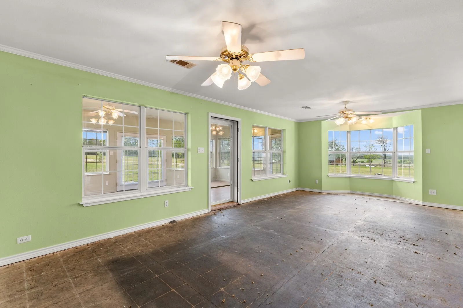 Single Family Residence For Sale in Bosque County , 589 County Road 4150, Clifton, Texas 76634, 3 Bedroom, 3 Bathroom, 2 Garage spaces, 2,244 Sqft, built in 1945, mls#21237805, Real Estate Agent in Clifton, Homes For Sale in Bosque county, Homes For Sale in Clifton, Realtor in Clifton Texas, Real Estate Brokerage Independent Realty Texas, Luminita Cordes Realtor